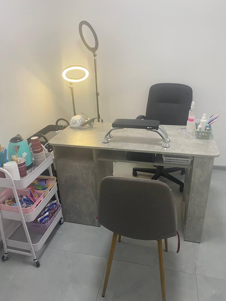 Стол маникюрный СМ-2 1200х550х760 мм Самоа дымчатый в реальных условиях использования от пользователя Аделіна.