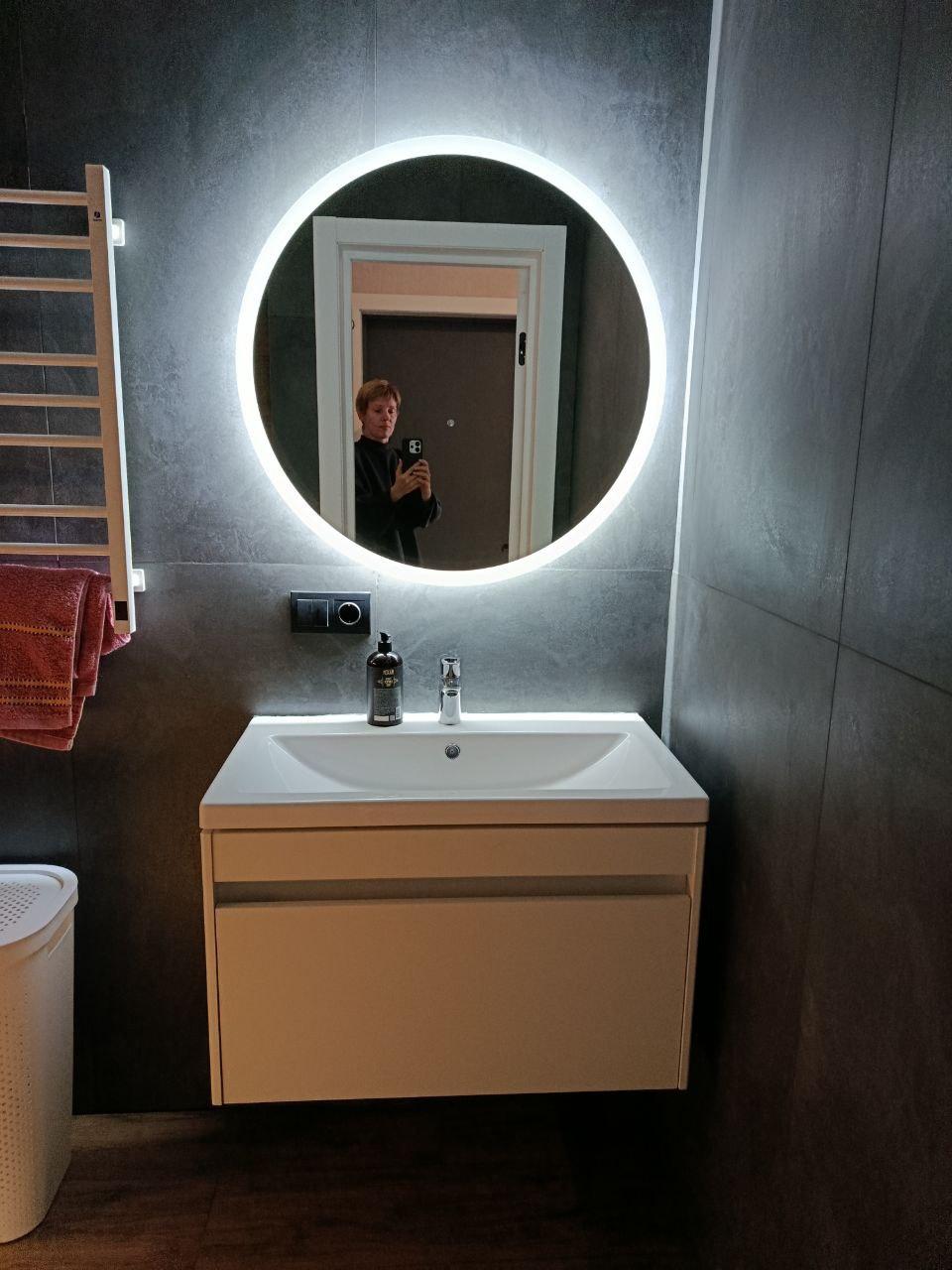 Дзеркало настінне кругле Екватор з LED підсвічуванням DR-14 800х800х30 (kg783465) у реальних умовах використання від покупця Ніна.