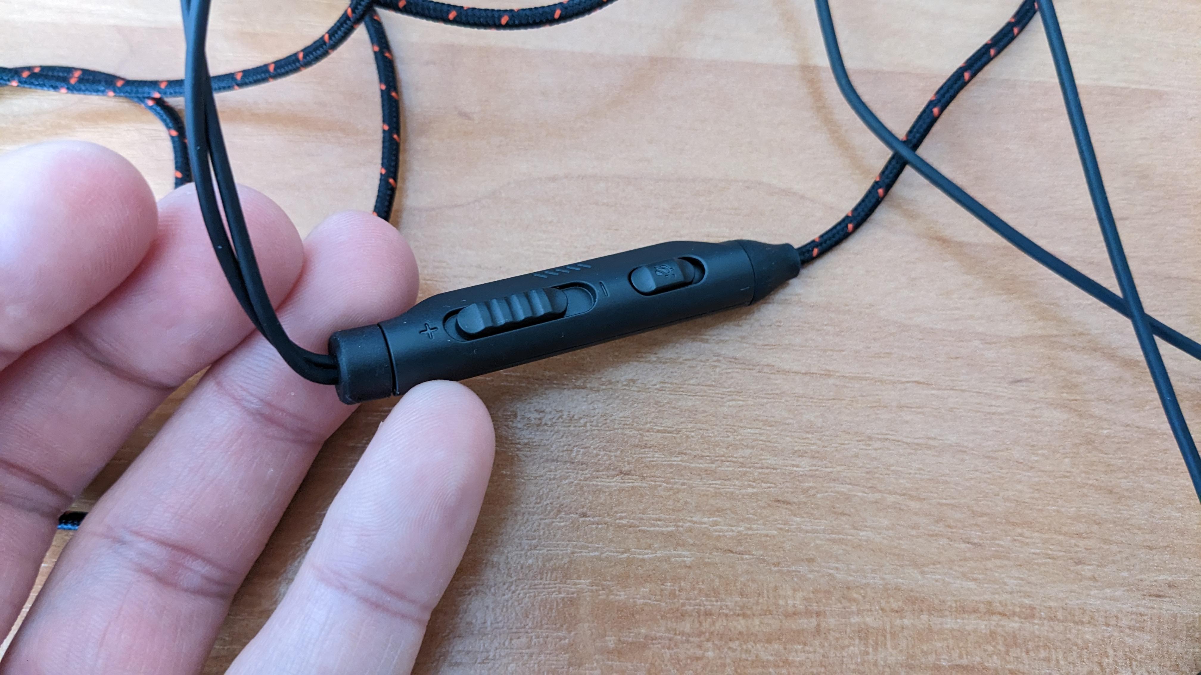 Гарнитура игровая JBL Quantum 50 black (JBLQUANTUM50BLK) в реальных условиях использования от покупателя Дмитро.