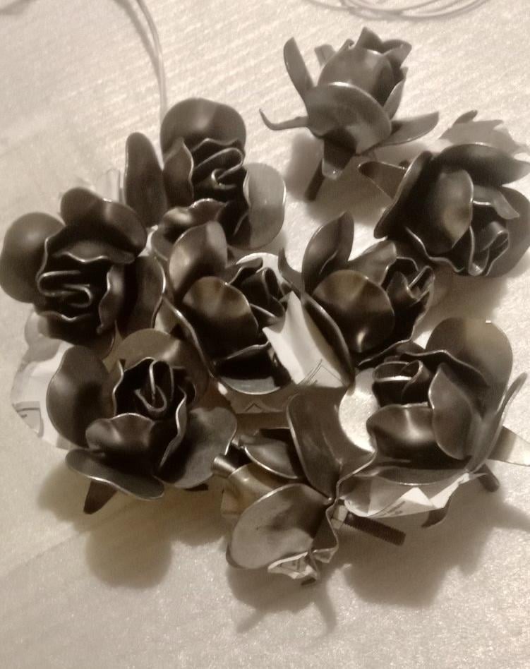 Фото: Цветок кованый роза средняя, отправлено пользователем Наталка Цветок кованый роза средняя в реальных условиях использования от пользователя Наталка.