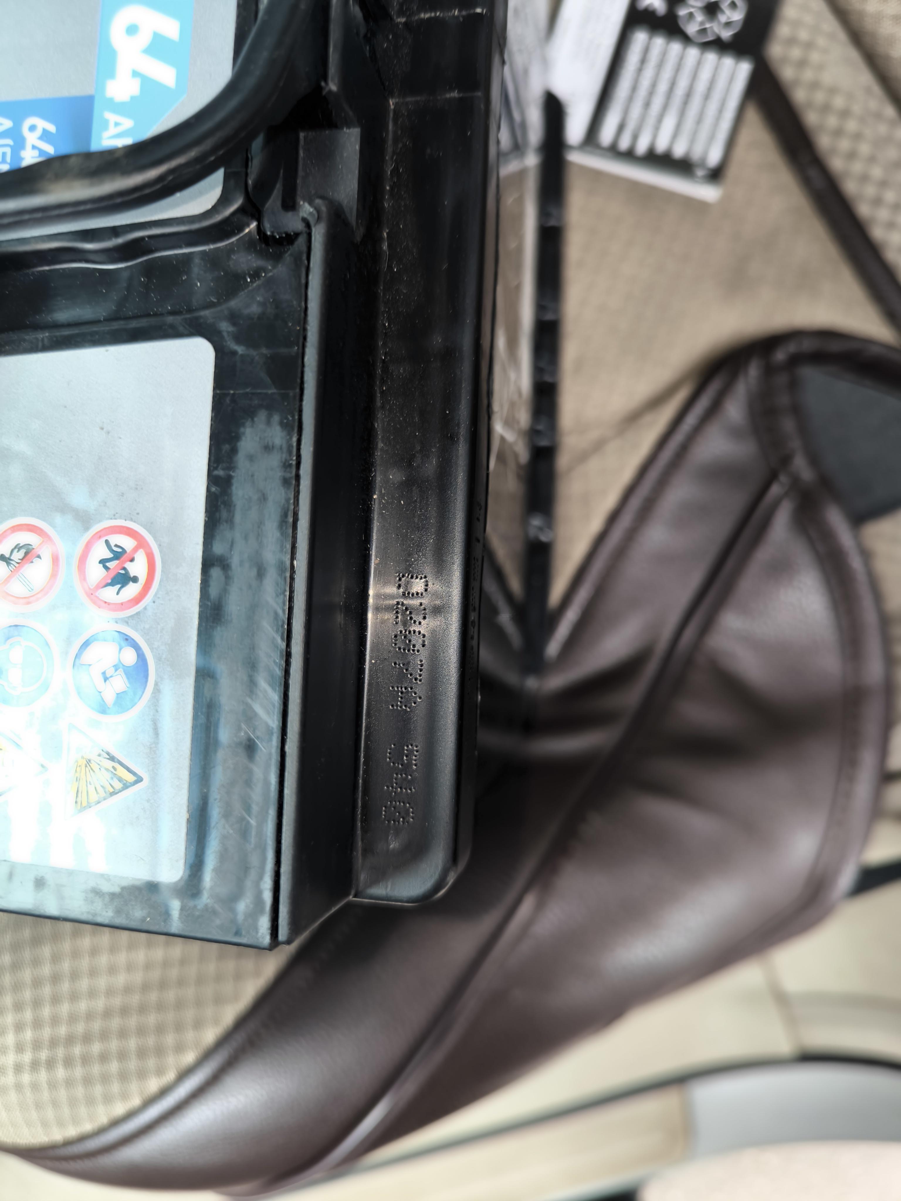 Фото: Акумулятор автомобільний EXIDE Premium 64Ah 640A 12V «+» праворуч (EA640), надіслане покупцем Рафик Акумулятор автомобільний EXIDE Premium 64Ah 640A 12V «+» праворуч (EA640) у реальних умовах використання від покупця Рафик.