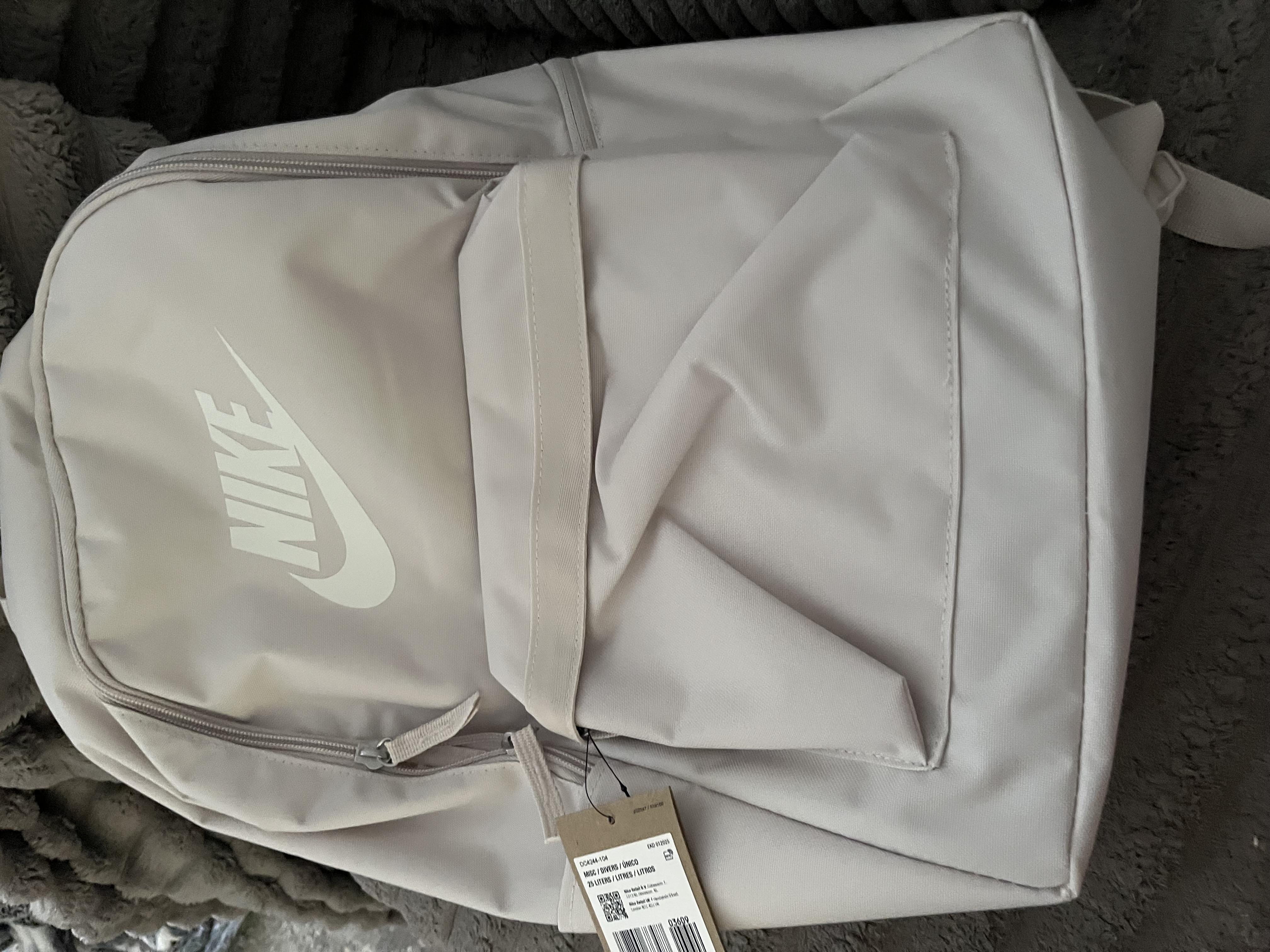 Рюкзак Nike Heritage бежевий (DC4244-104) в реальных условиях использования от покупателя Ліза.