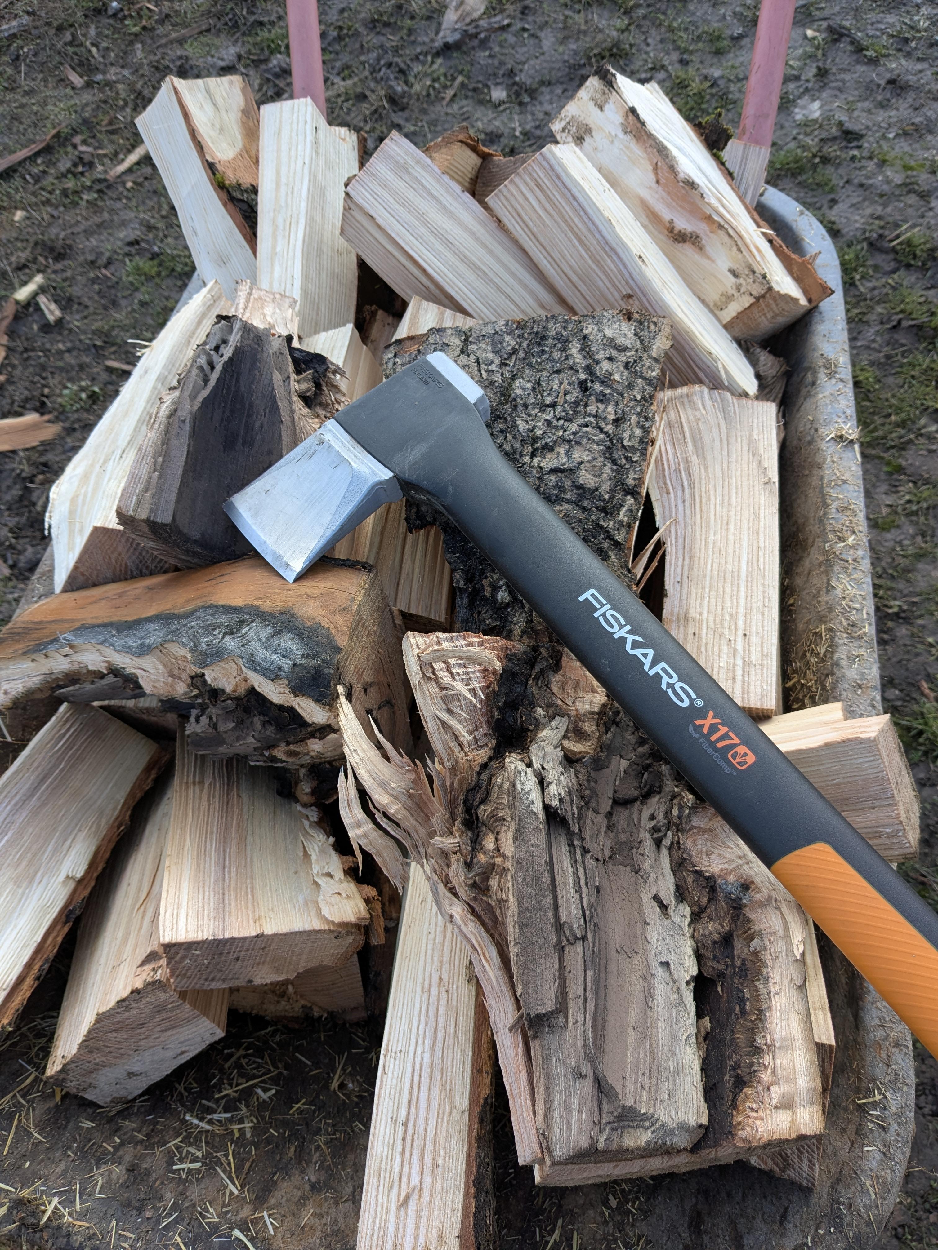 Топор-колун Fiskars M Х17 в реальных условиях использования от пользователя Олександр.