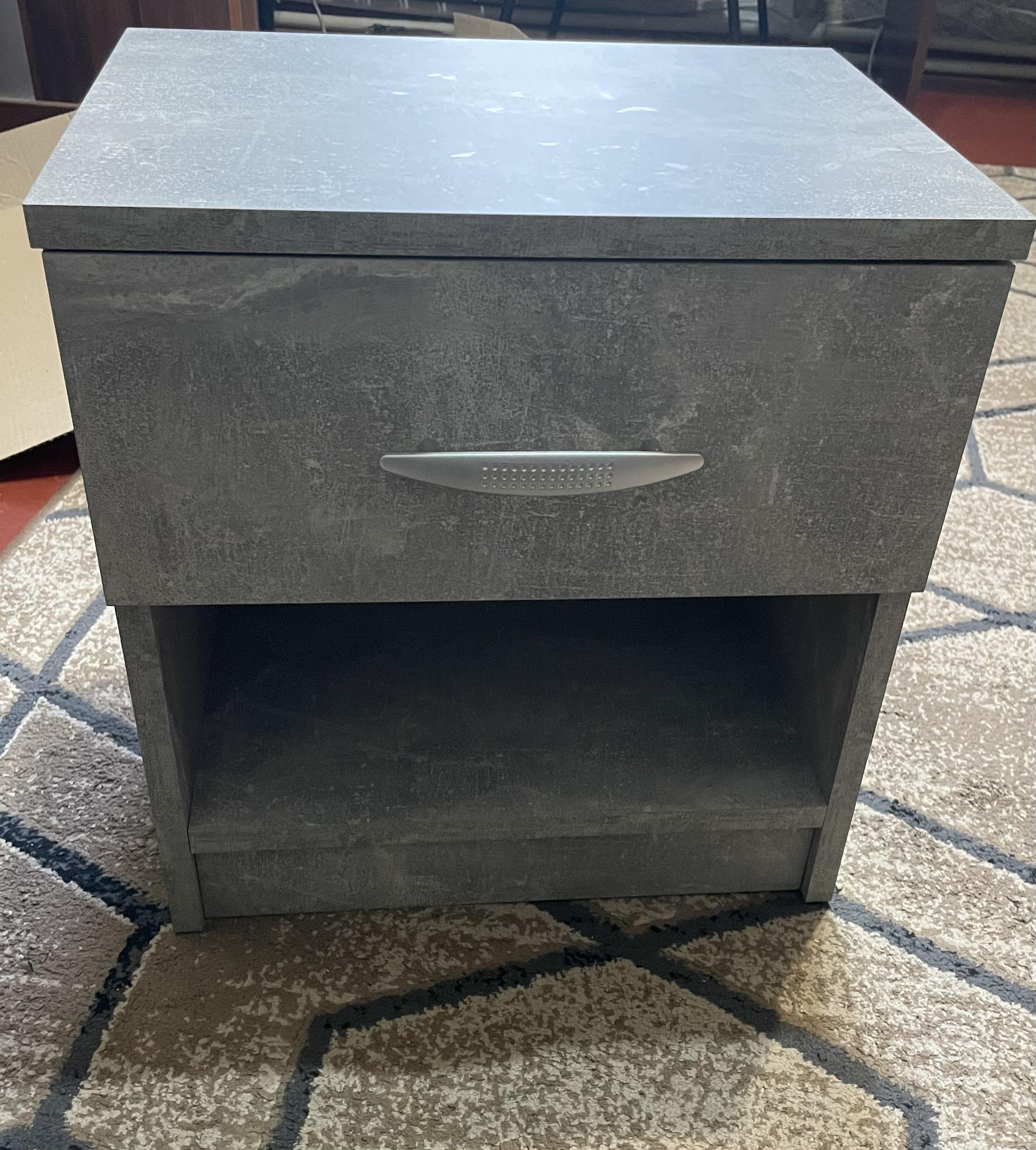 Тумба приліжкова з одним висувним ящиком Марсель 386х410х292 мм Білий у реальних умовах використання від користувача Максим.