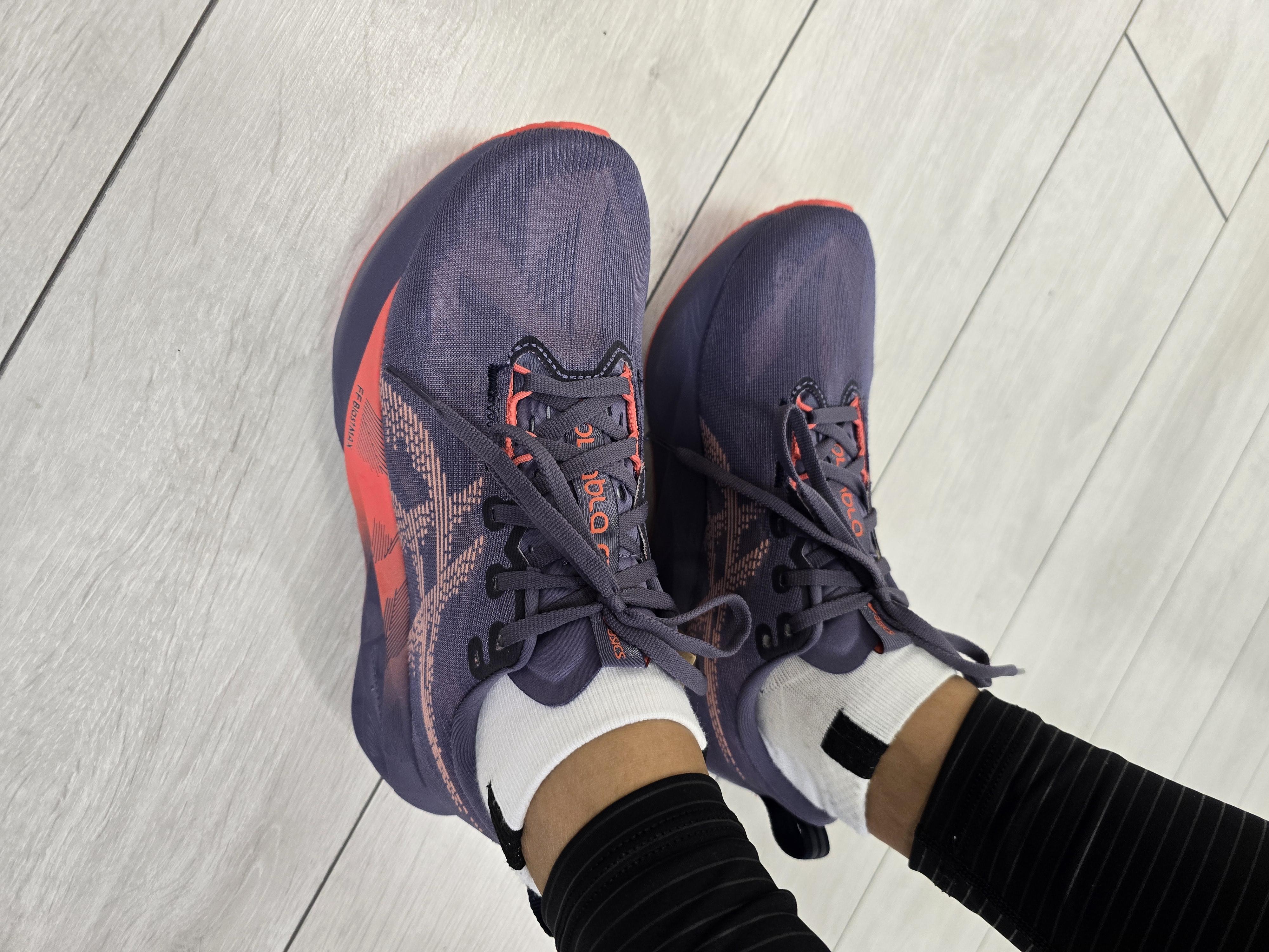 Кроссовки женские Asics NOVABLAST 5 1012B765-500 р.40 темно-фиолетовые в реальных условиях использования от покупателя Юля.