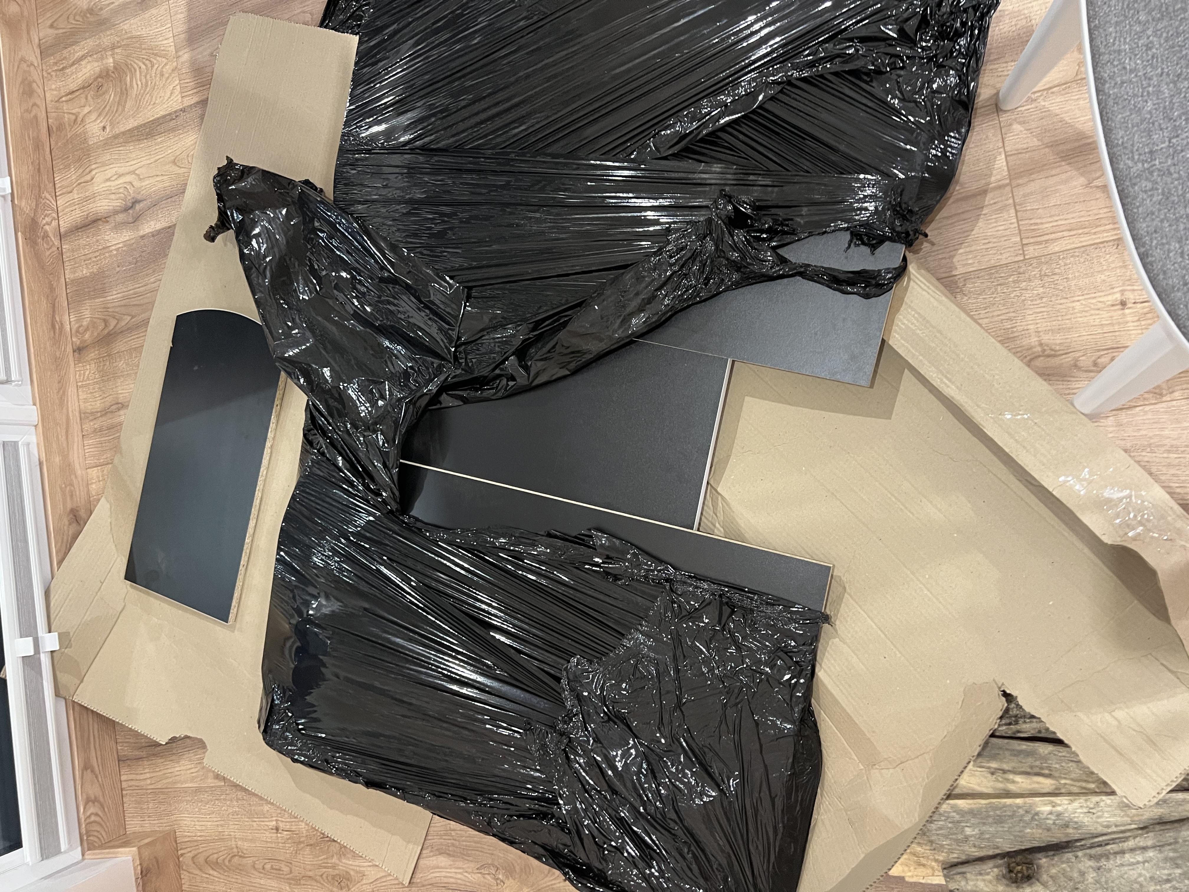 Фото: Комп'ютерний стіл геймерський Comfort XG12 120х87 см Білий/Чорний, надіслане покупцем Андрій Комп'ютерний стіл геймерський Comfort XG12 120х87 см Білий/Чорний у реальних умовах використання від покупця Андрій.