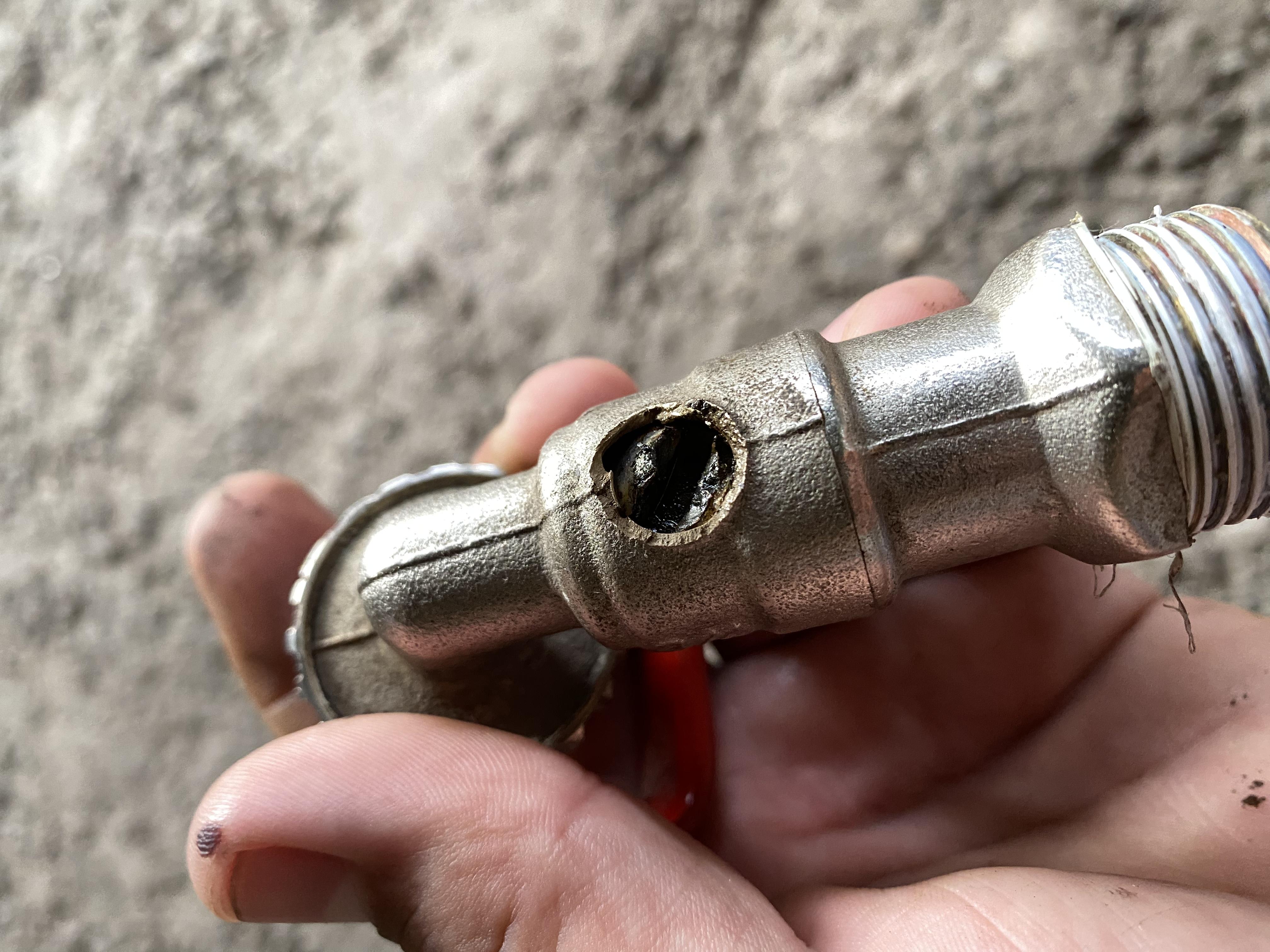 Фото: Кран шаровой Water House пивной 3/4" ручка сталь нікель, отправлено пользователем Александр Кран шаровой Water House пивной 3/4" ручка сталь нікель в реальных условиях использования от пользователя Александр.