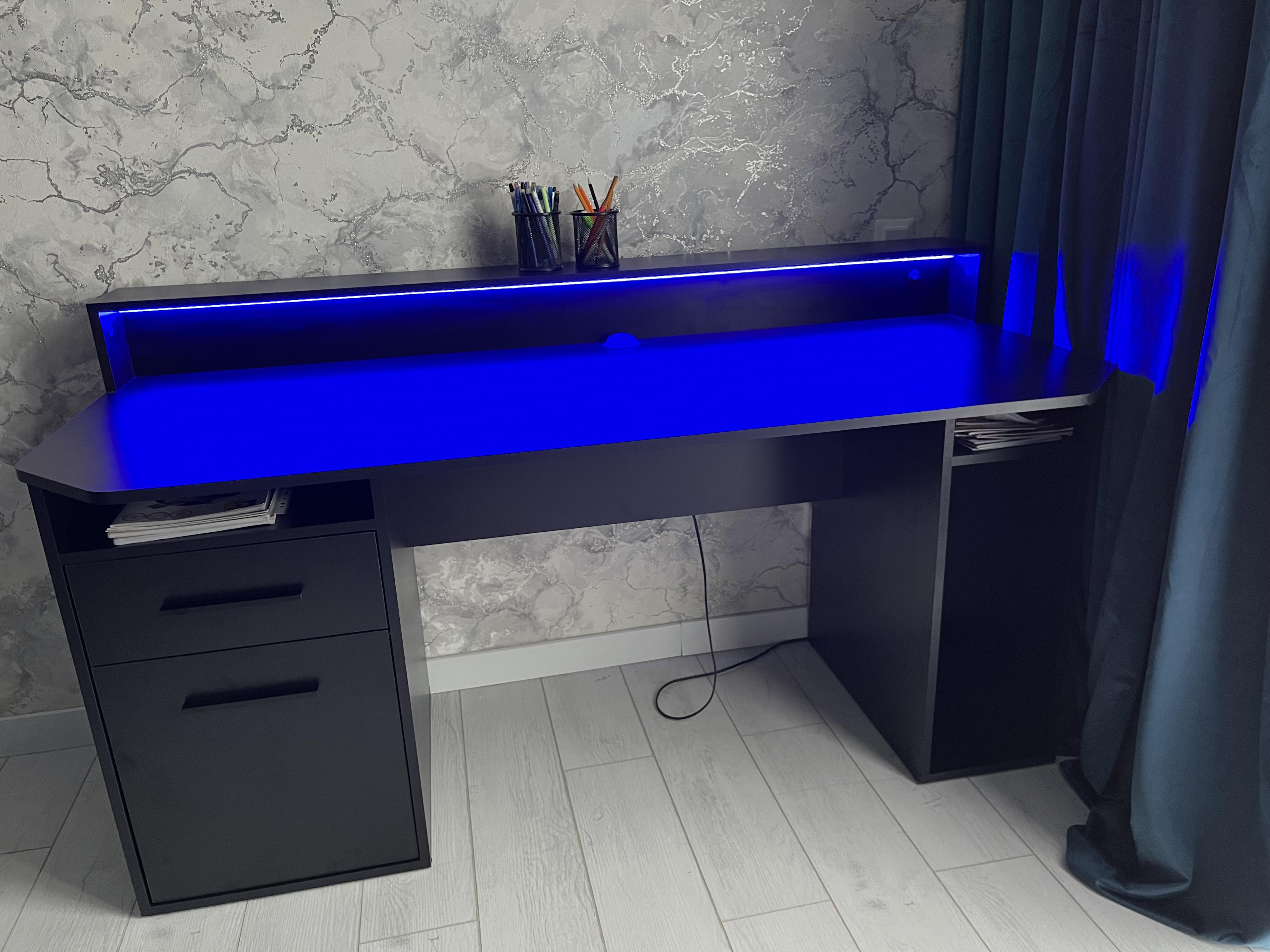 Компьютерный стол с LED подсветкой/шкафчиком и выдвижным ящиком (MS313) в реальных условиях использования от пользователя Наталія.