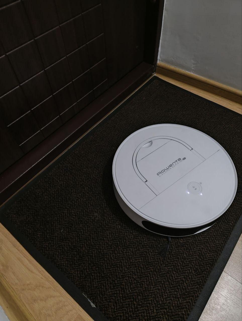 Фото: Робот-пылесос Rowenta RR9077WH, отправлено пользователем Віта Ройко Робот-пылесос Rowenta RR9077WH в реальных условиях использования от пользователя Віта Ройко.