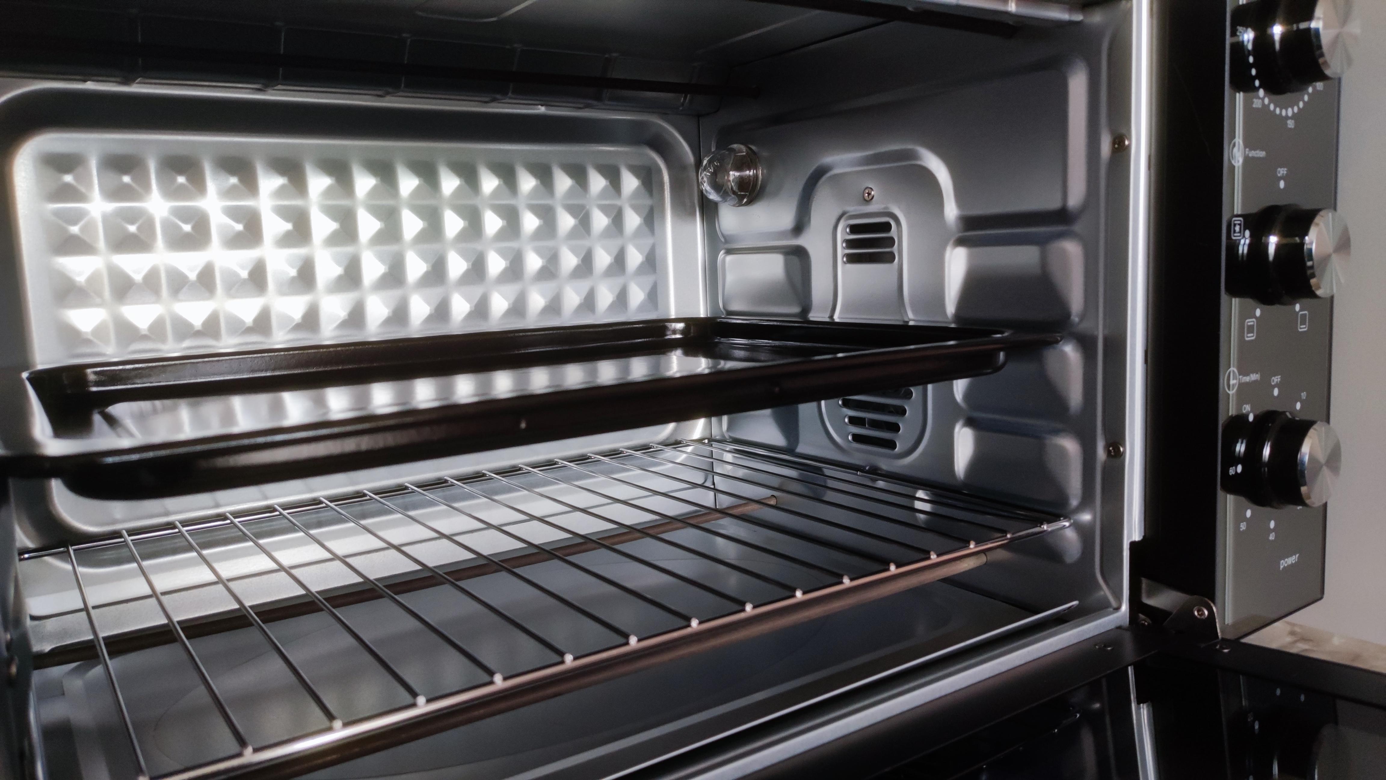 Электрическая печь Castle CPE-45H в реальных условиях использования от пользователя Василь.