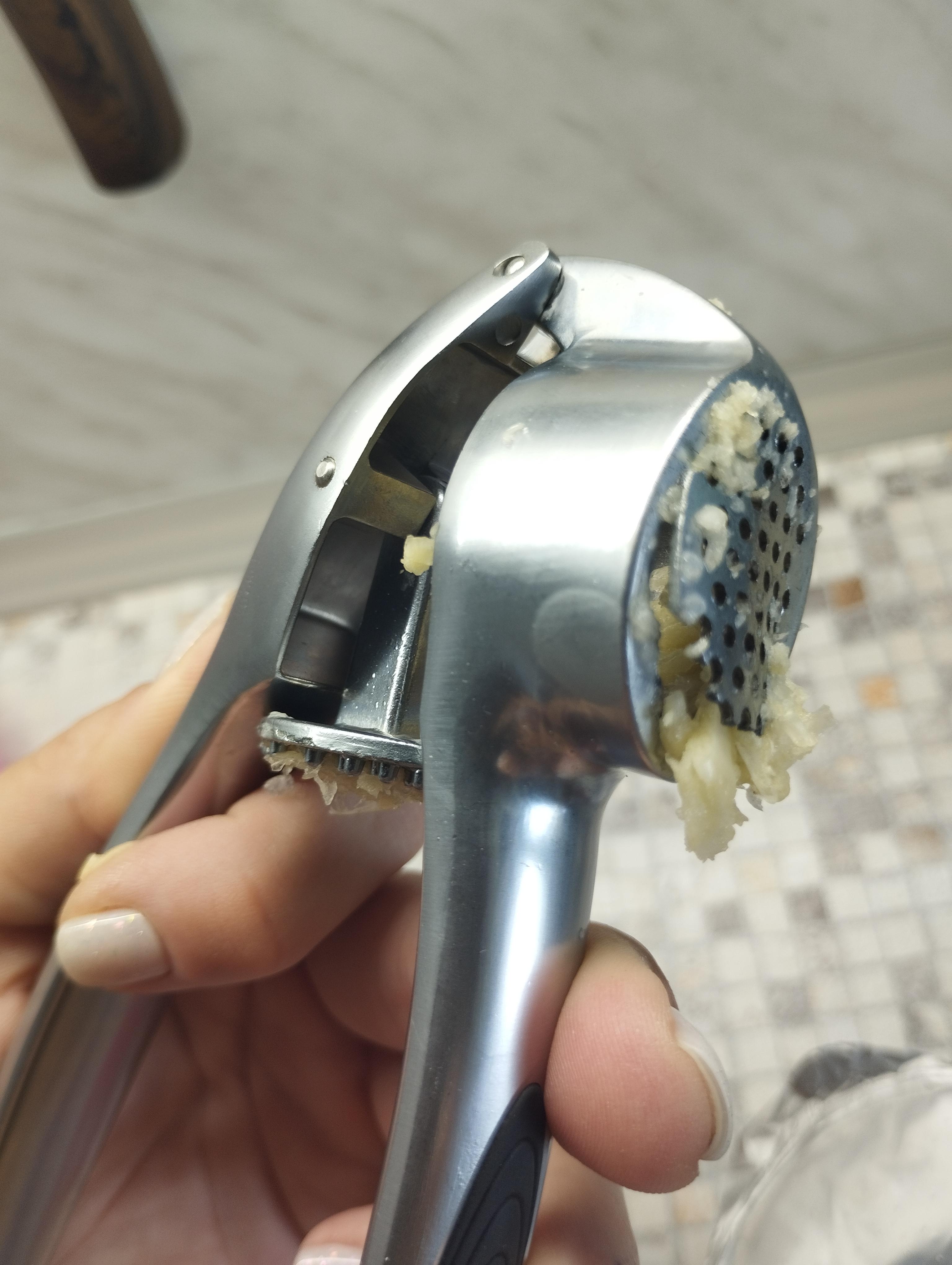 Пресс для чеснока Krauff 29-260-002 в реальных условиях использования от пользователя Юю.