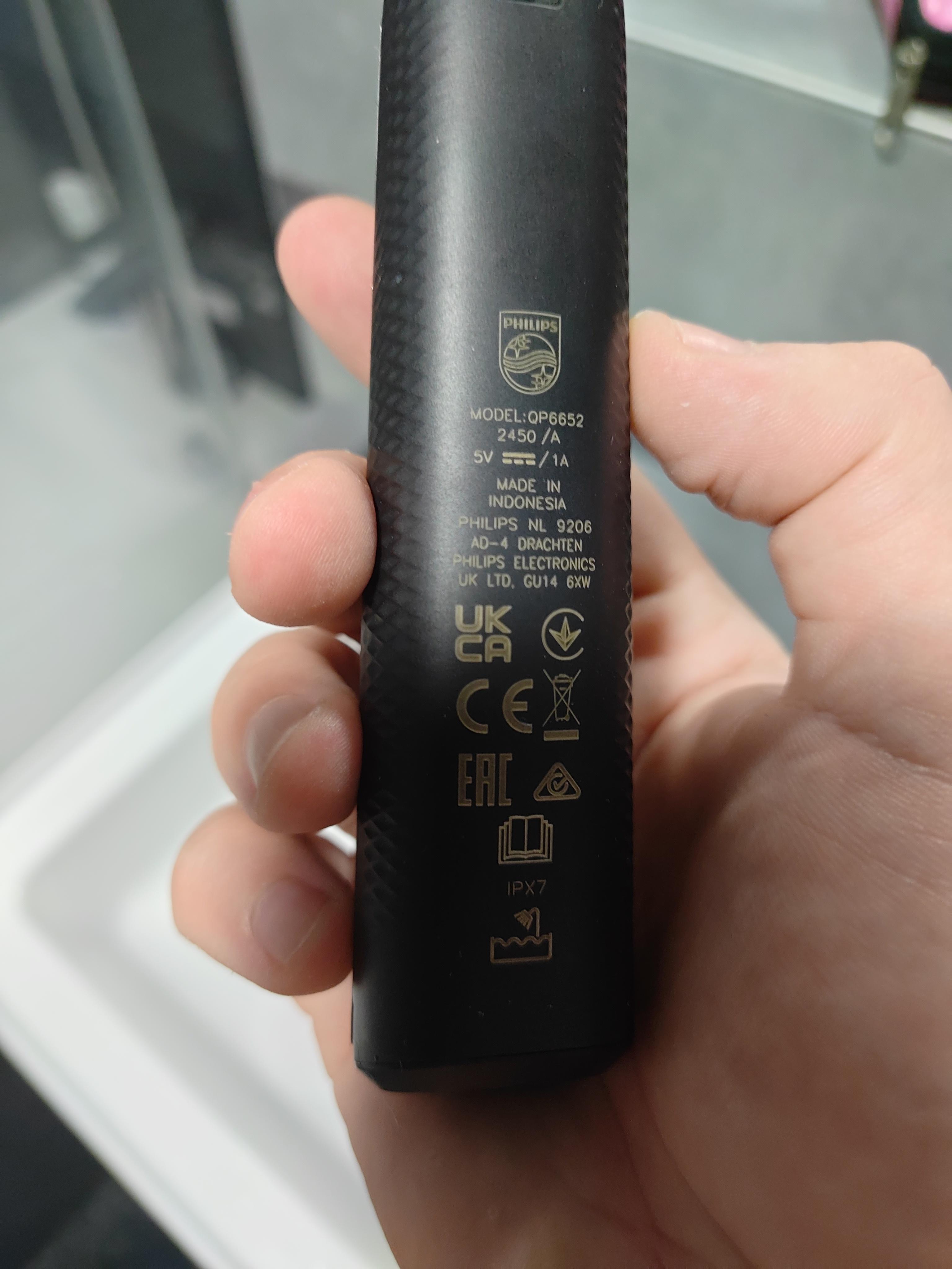 Електростанок із тримером Philips OneBlade Pro 360 QP6652/61 для обличчя та тіла у реальних умовах використання від користувача Сергій.