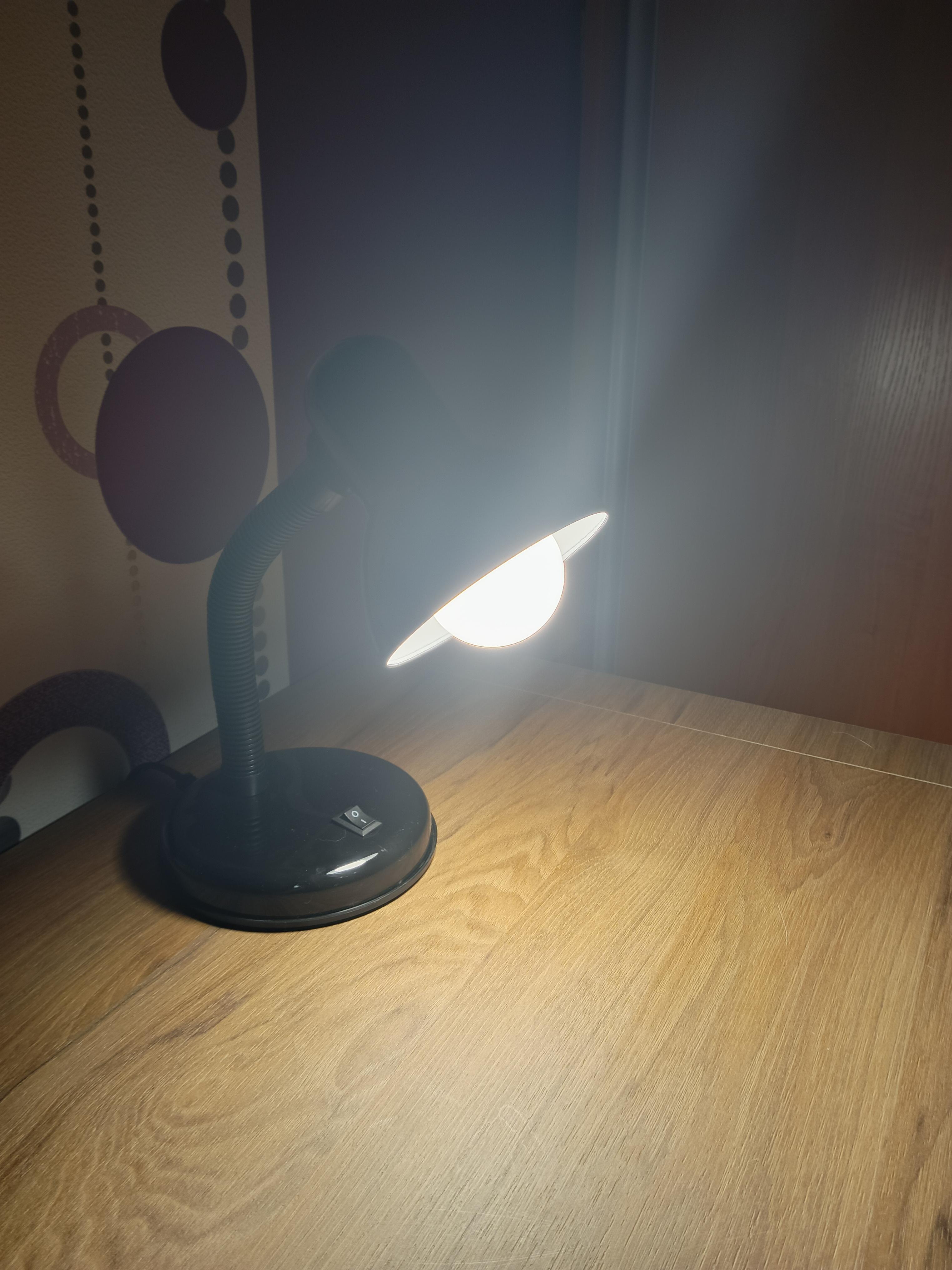 Настольная лампа Accento lighting 60 Вт E27 черный ML-203-S в реальных условиях использования от покупателя Людмила.