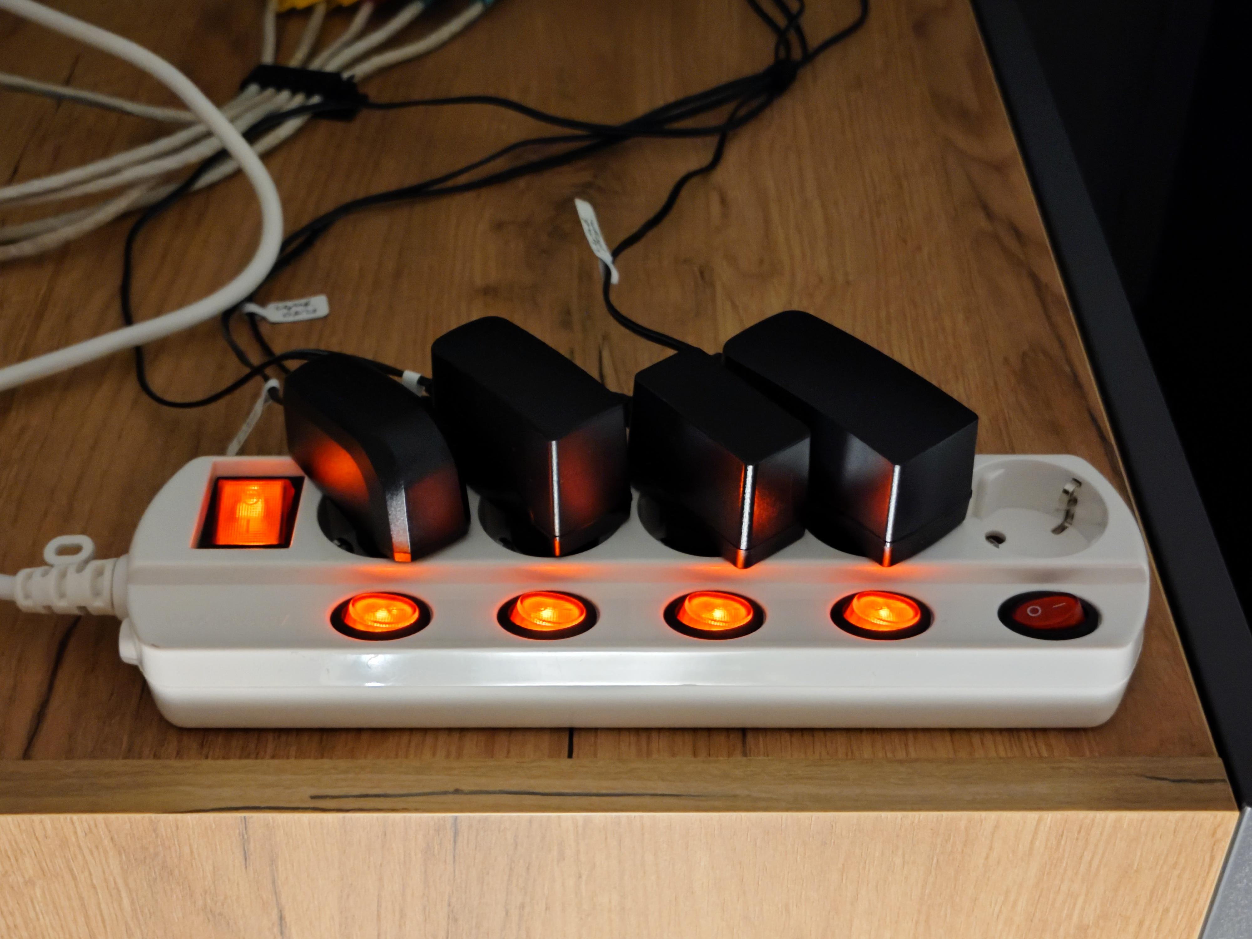 Удлинитель Electraline с защитой с заземлением на 4 розетки 5 кнопок 3х1 мм 1,5 м 16А Черный в реальных условиях использования от покупателя Вадим.