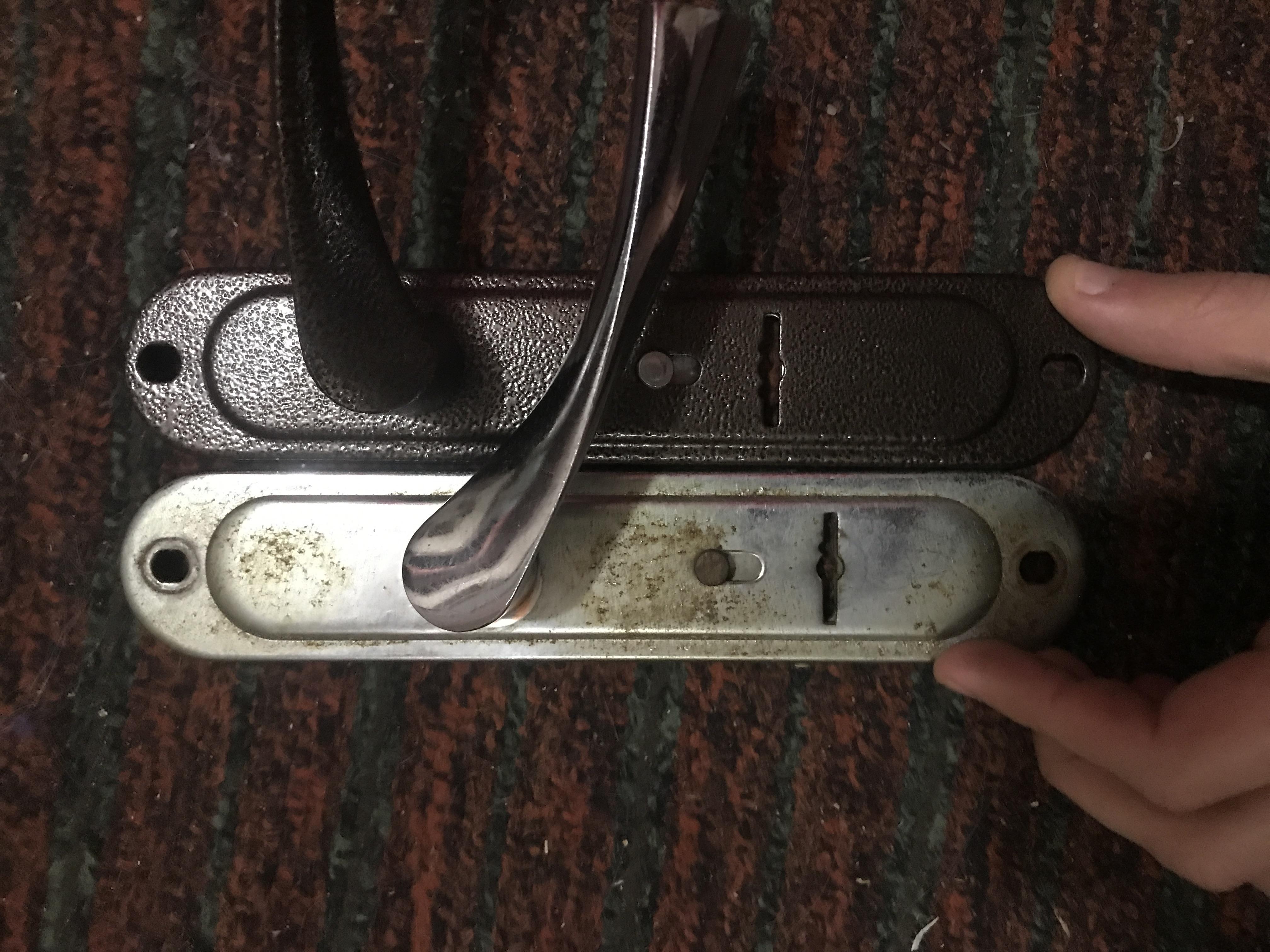 Ручка на планке Bruno BR-77 77 мм античная латунь в реальных условиях использования от покупателя Влад.