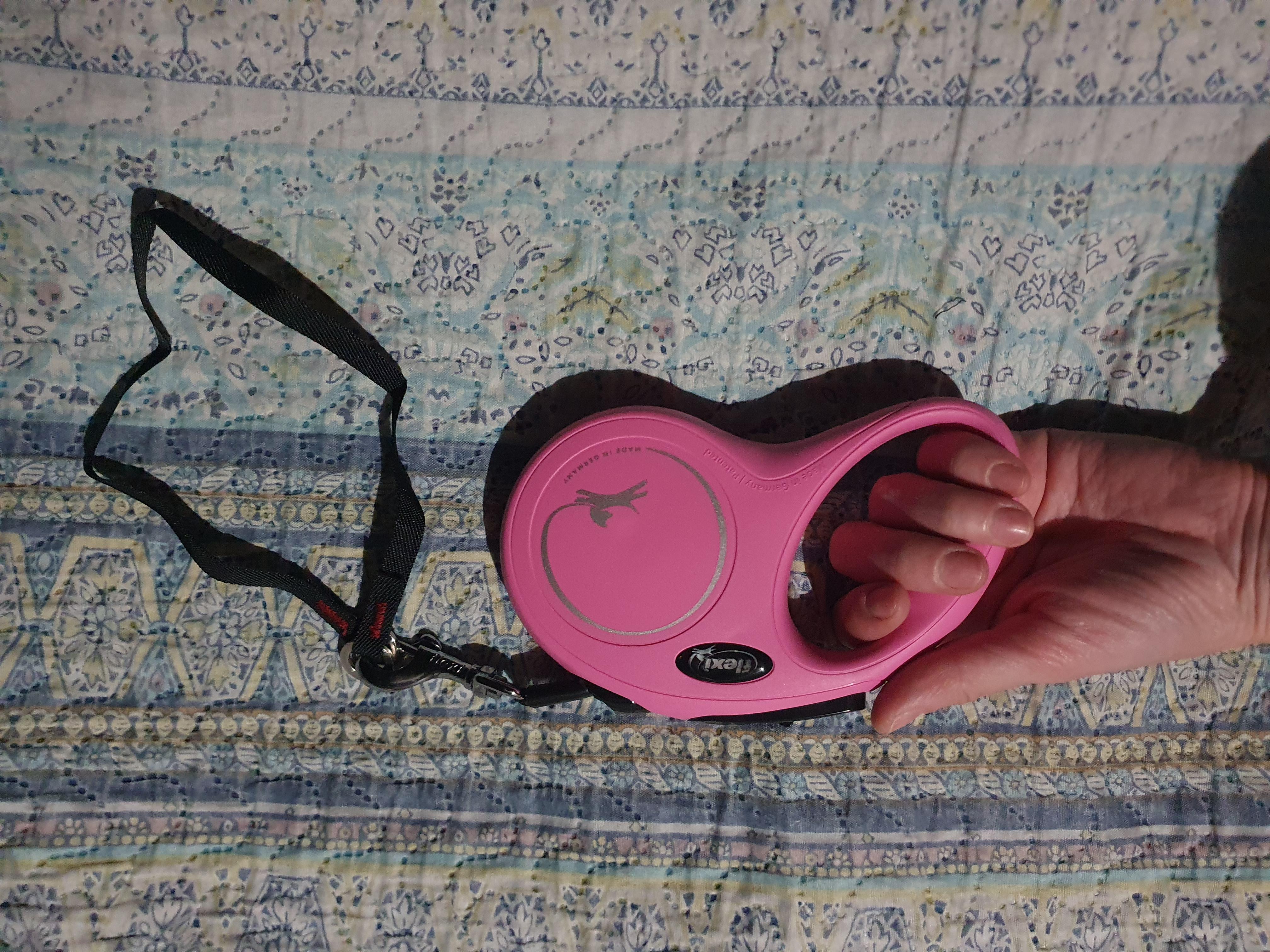 Поводок-рулетка Flexi Classic S розовый до 15 кг 5 м в реальных условиях использования от пользователя Марія.