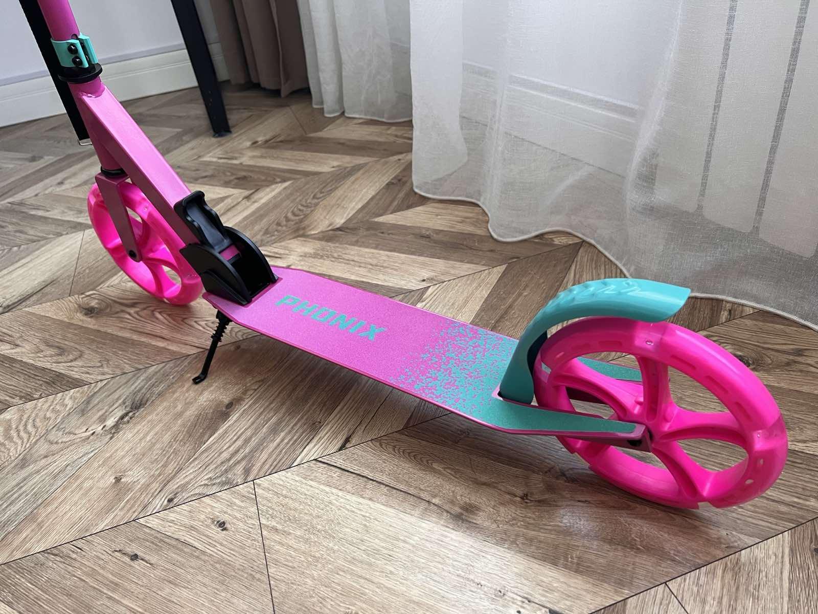 Фото: Самокат Maraton Phonix двухколесный с ремнем для переноски колеса светящиеся Синий, отправлено покупателем Юлія Самокат Maraton Phonix двухколесный с ремнем для переноски колеса светящиеся Синий в реальных условиях использования от покупателя Юлія.