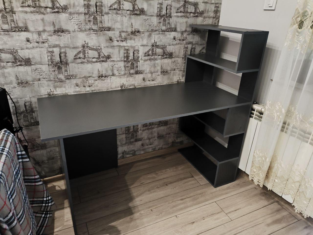 Фото: Стол компьютерный СТК-05 с полками 1416х1226х600 мм Антрацитовый (39406), отправлено пользователем Софія Стол компьютерный СТК-05 с полками 1416х1226х600 мм Антрацитовый (39406) в реальных условиях использования от пользователя Софія.