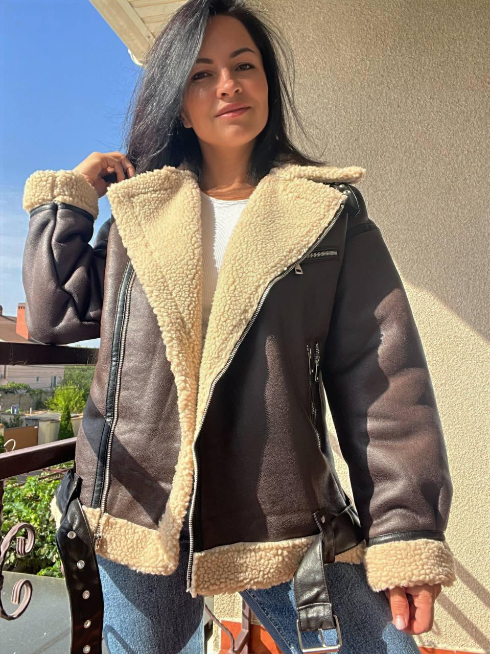 Дублянка жіноча Aftf Basic 264 подовжена оверсайз хутро пілот блискавки з ременем M Коричневий (2728) - фото 4