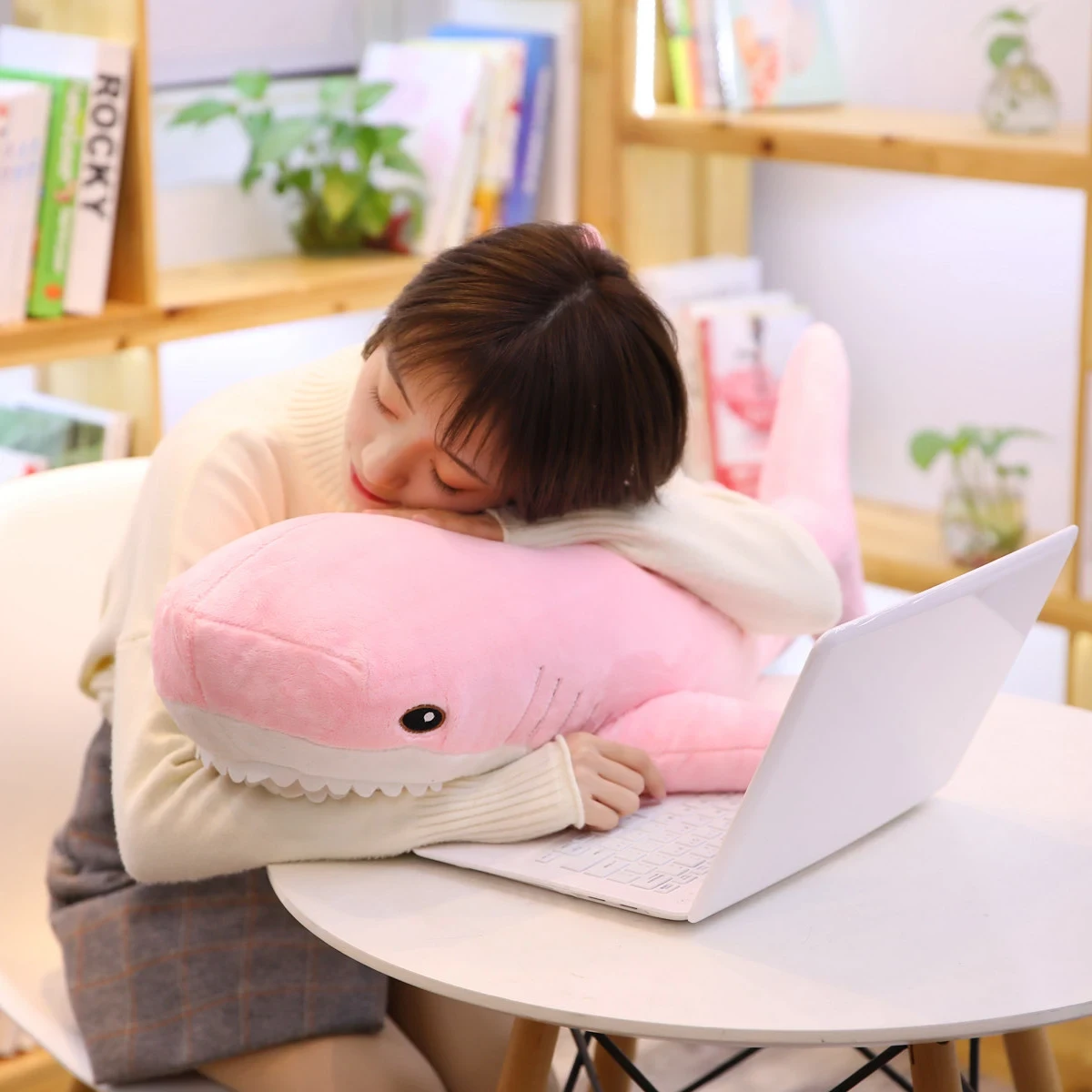 М'яка іграшка Акула 140 см Рожевий (А783) - фото 4 М'яка іграшка Акула 140 см Рожевий (А783) - фото 4