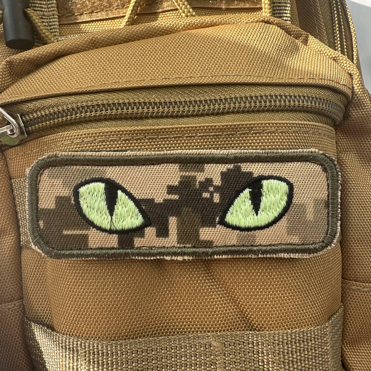 Шеврон на липучці Котячі очі що світяться в темряві 9х3 см Піксель (021) - фото 2