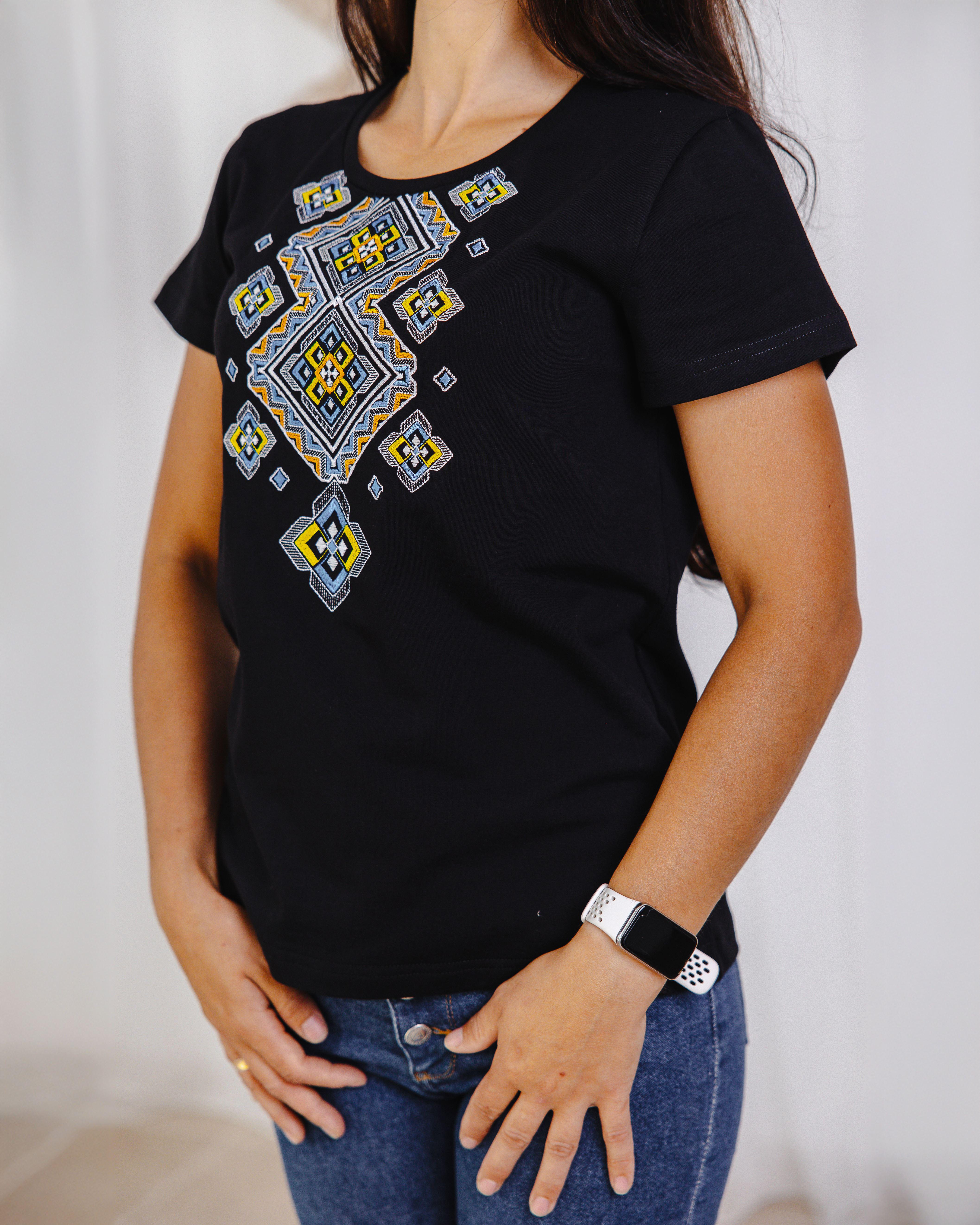 Футболка-вышиванка женская Этника 3XL Черный (0002354-XXXL) - фото 4 Футболка-вышиванка женская Этника 3XL Черный (0002354-XXXL) - фото 4