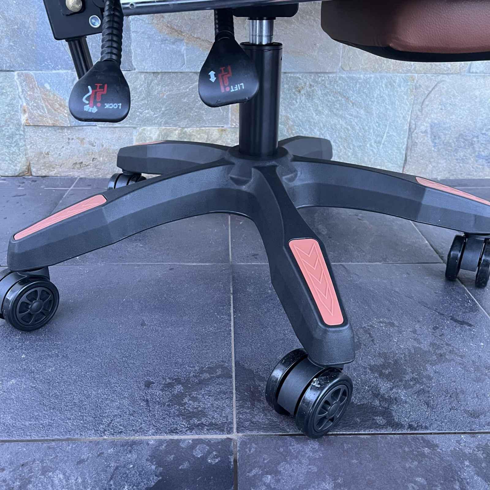 Кресло компьютерное геймерское SEWEN 730 Черный/Коричневый (9869736) - фото 8 Кресло компьютерное геймерское SEWEN 730 Черный/Коричневый (9869736) - фото 8