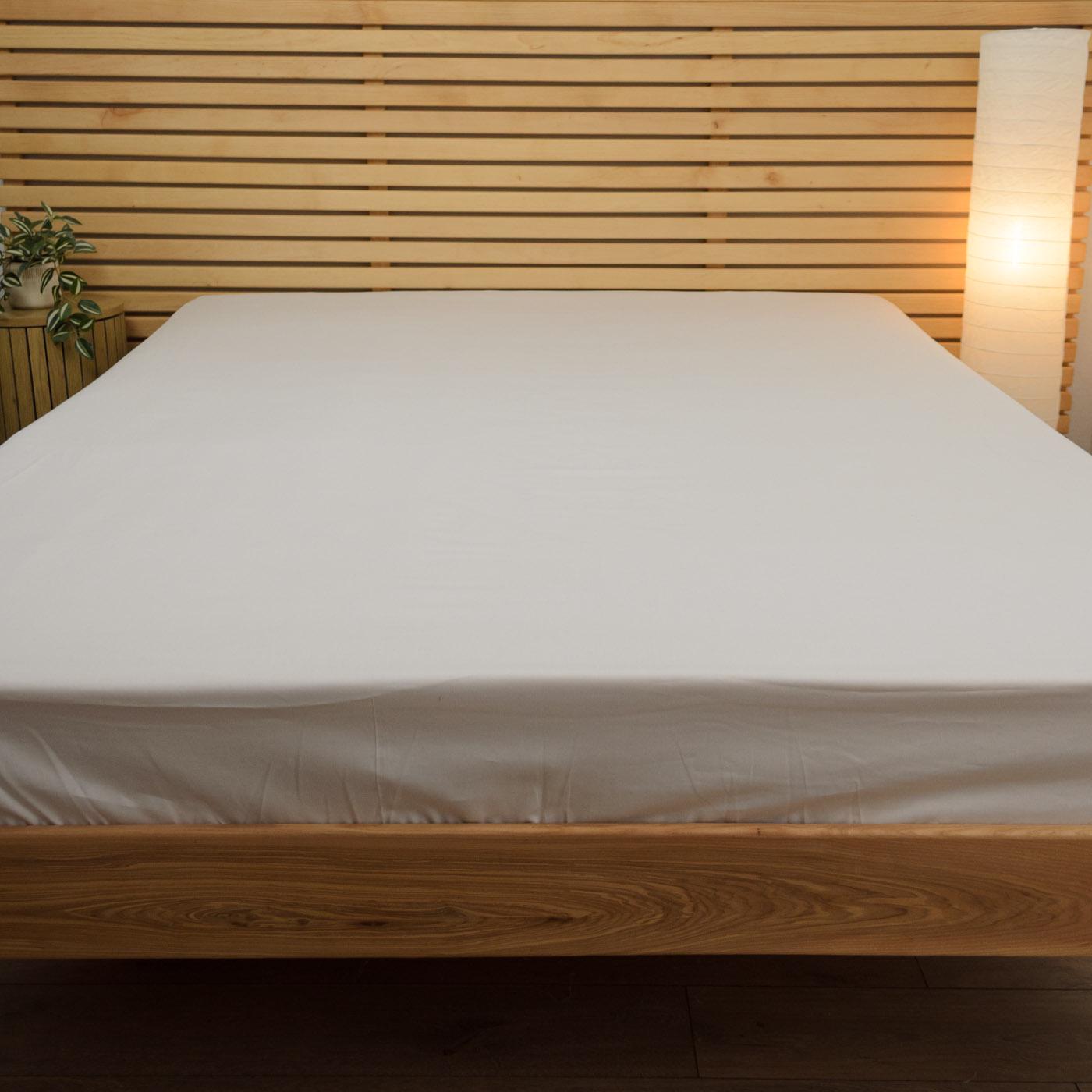 Простынь на резинке двуспальная сатин хлопок 125 г/м2 160х200х25 см Белый (chn-pnr-sa-160-25-white) - фото 1