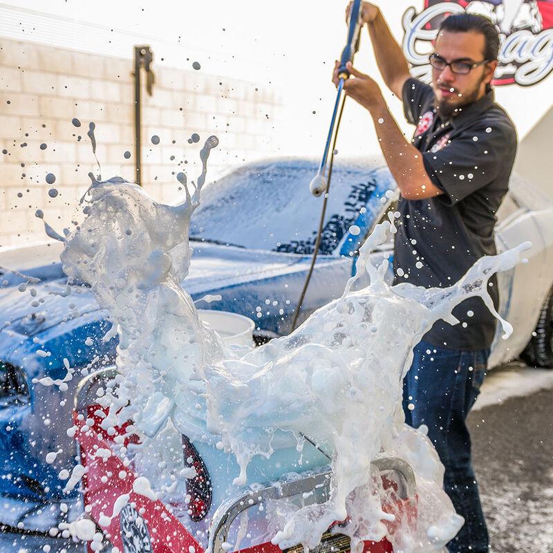 Автошампунь із підсилювачем блиску та нейтральним pH Chemical Guys GlossWorkz Auto Bath 473 мл - фото 4 Автошампунь із підсилювачем блиску та нейтральним pH Chemical Guys GlossWorkz Auto Bath 473 мл - фото 4