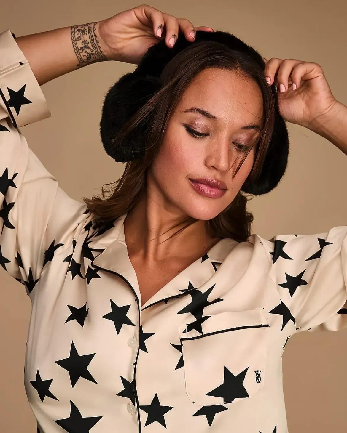 Піжама сатинова сорочка/штани Victoria's Secret Glazed Satin Long Pajama Set Regular L Бежевий (2681218D) - фото 3 Піжама сатинова сорочка/штани Victoria's Secret Glazed Satin Long Pajama Set Regular L Бежевий (2681218D) - фото 3