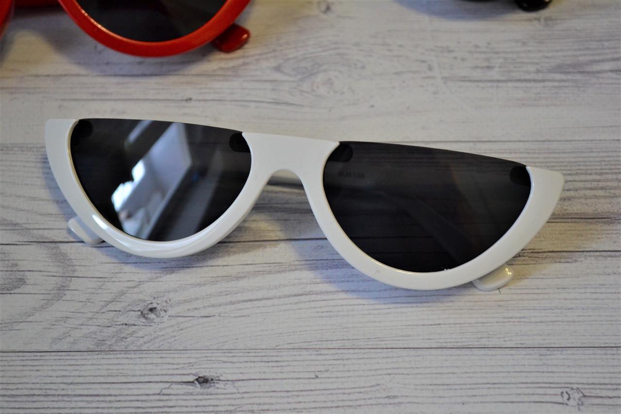 Солнцезащитные очки стильные с обрезанной оправой Белый