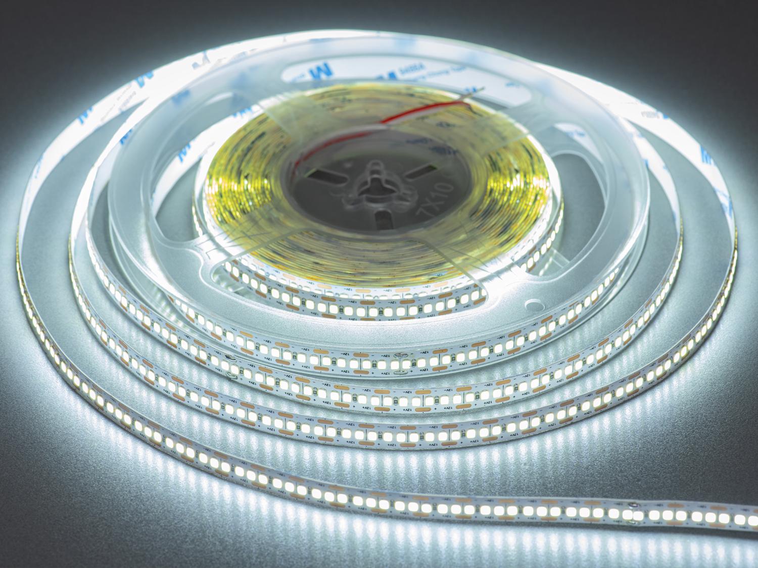 Светодиодная лента 12 В 240 диодов на метр 10 мм Холодный Белый (P12-2835-240-CW-20-10) Светодиодная лента 12 В 240 диодов на метр 10 мм Холодный Белый (P12-2835-240-CW-20-10)