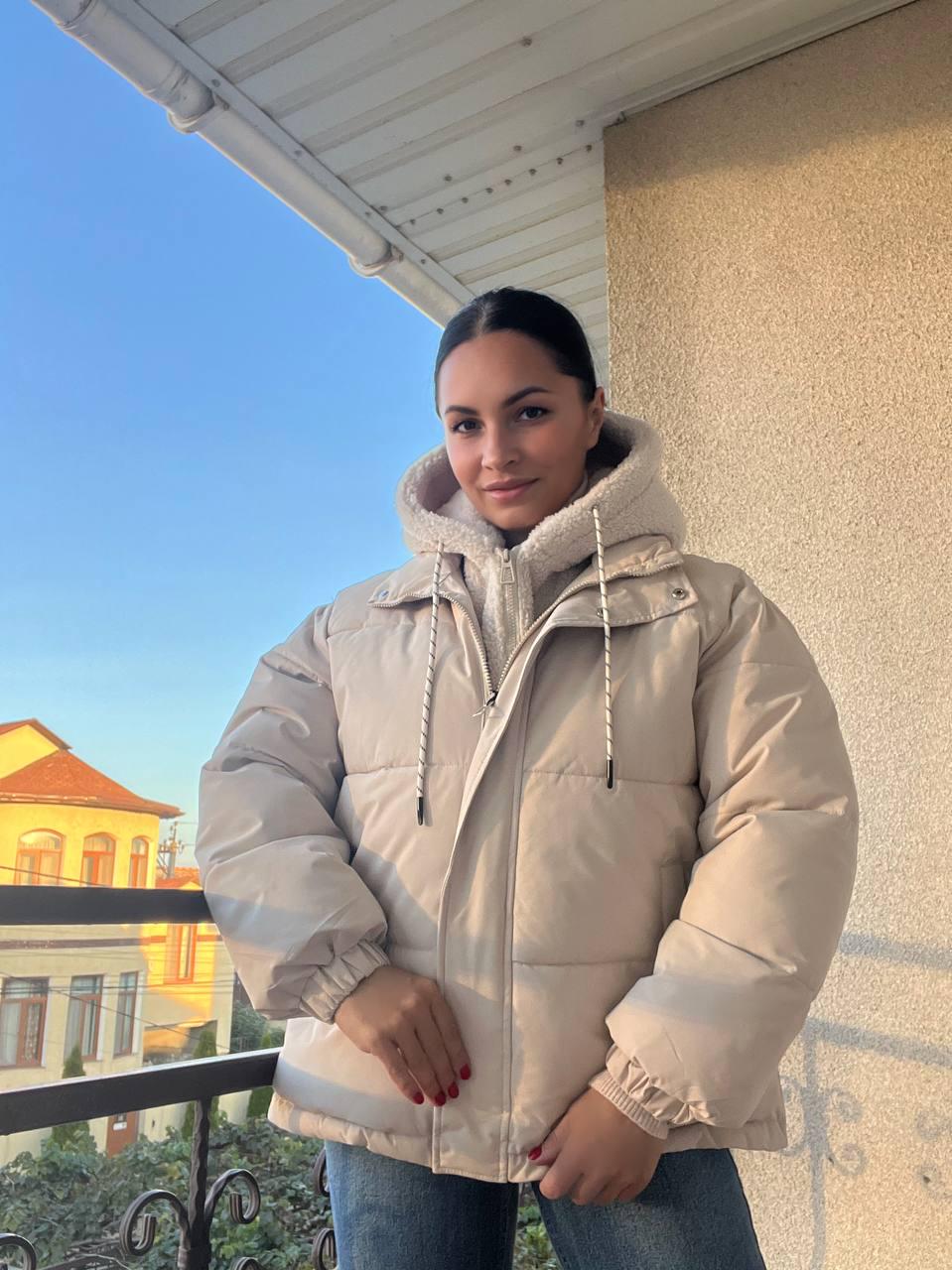 Куртка женская Lady Yep 8096 оверсайз с капюшоном и мехом тедди р. 46 Бежевый (3004)