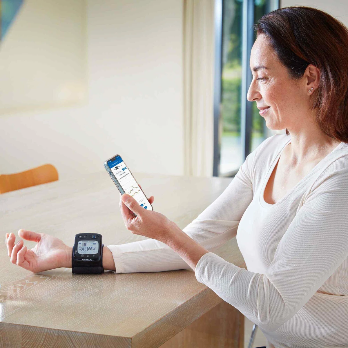 Тонометр на зап'ястя Omron RS7 Intelli IT (6137) - фото 5 Тонометр на зап'ястя Omron RS7 Intelli IT (6137) - фото 5