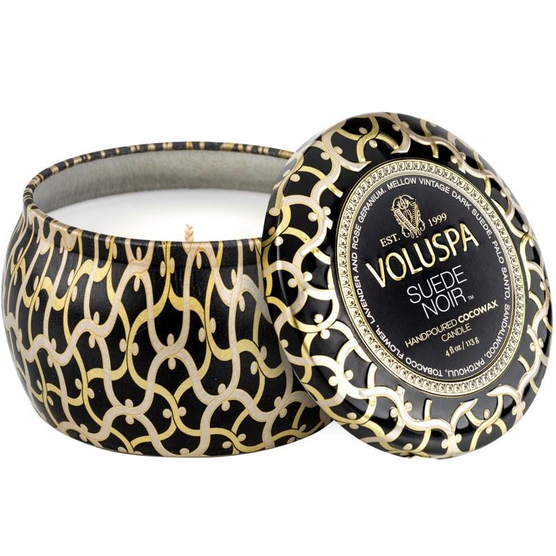 Свеча ароматическая Voluspa Maison Noir Suede Noir 113 г металлическая шкатулка (111002685)