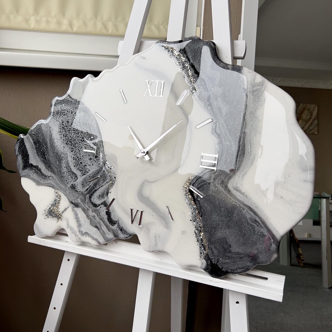 Часы настенные фигурные из эпоксидной смолы Срез камня 60х50 см Часы настенные фигурные из эпоксидной смолы Срез камня 60х50 см