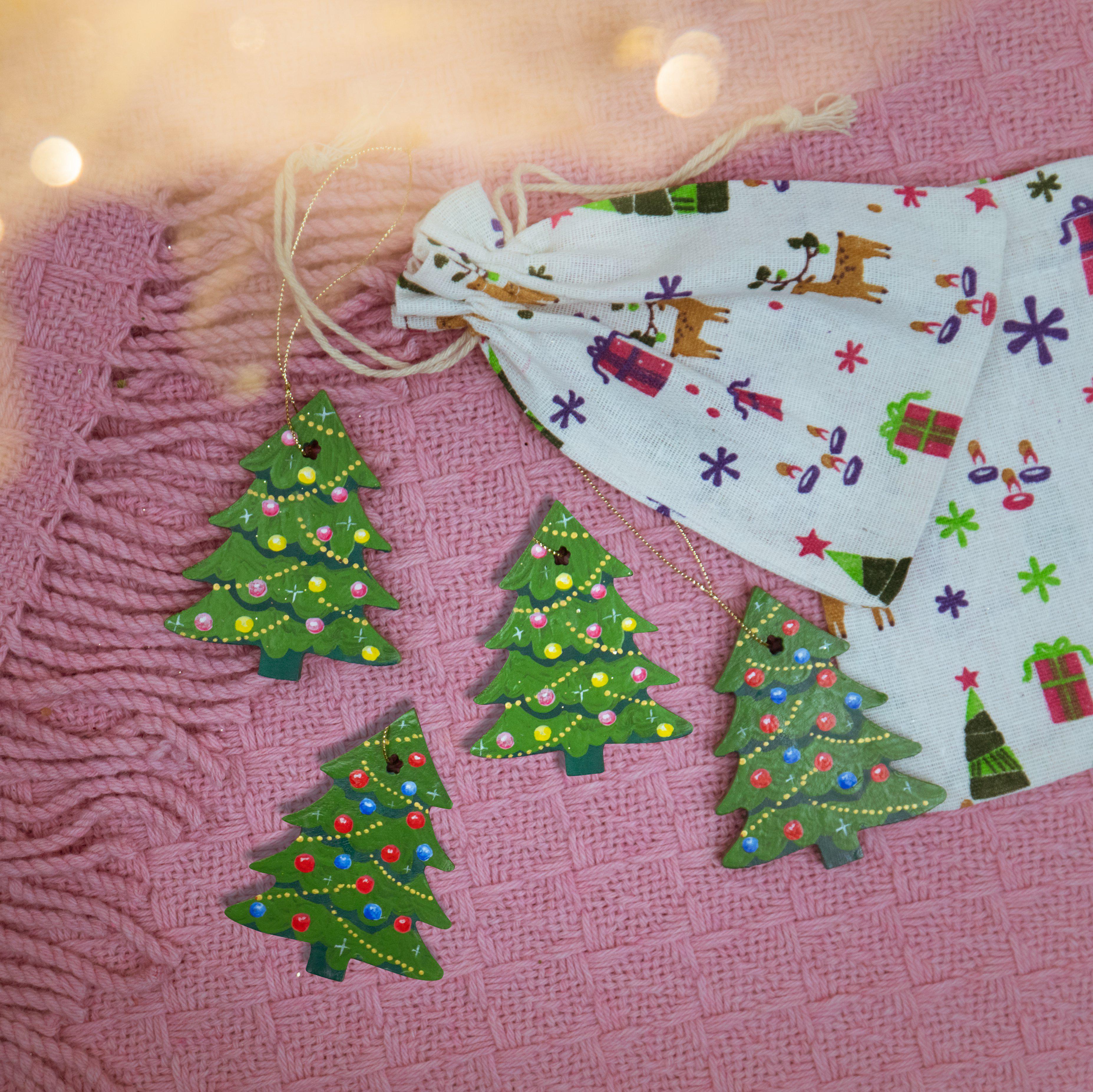 Набор деревянных новогодних игрушек на елку Ёлочки 4 шт. (yan-4-2) - фото 2 Набор деревянных новогодних игрушек на елку Ёлочки 4 шт. (yan-4-2) - фото 2