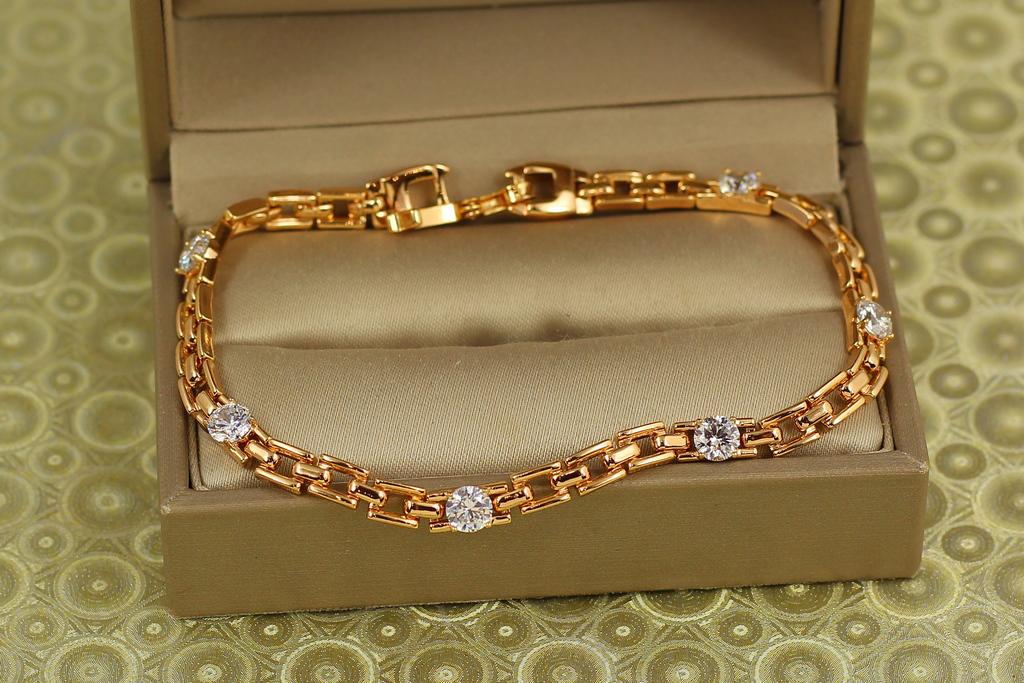 Браслет Xuping Jewelry Манхэттен с белыми камнями 19,5 см Золотистый (31073897)
