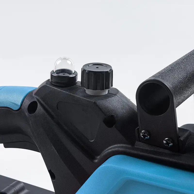 Пила ланцюгова з автомастилом ланцюга та двома акумуляторами в кейсі - фото 3