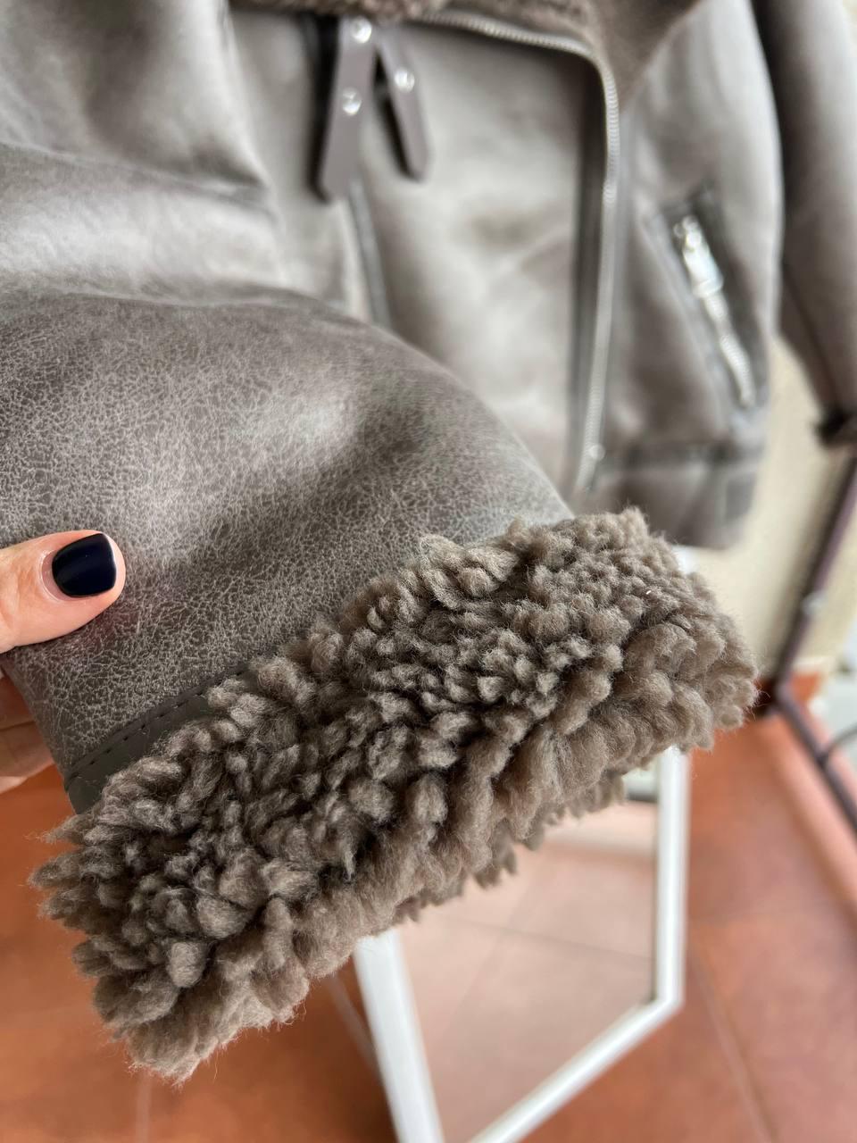 Дублянка жіноча Aftf Basic 243 середньої довжини з екозамші на блискавці з хутром L Капучино (3292) - фото 10 Дублянка жіноча Aftf Basic 243 середньої довжини з екозамші на блискавці з хутром L Капучино (3292) - фото 10