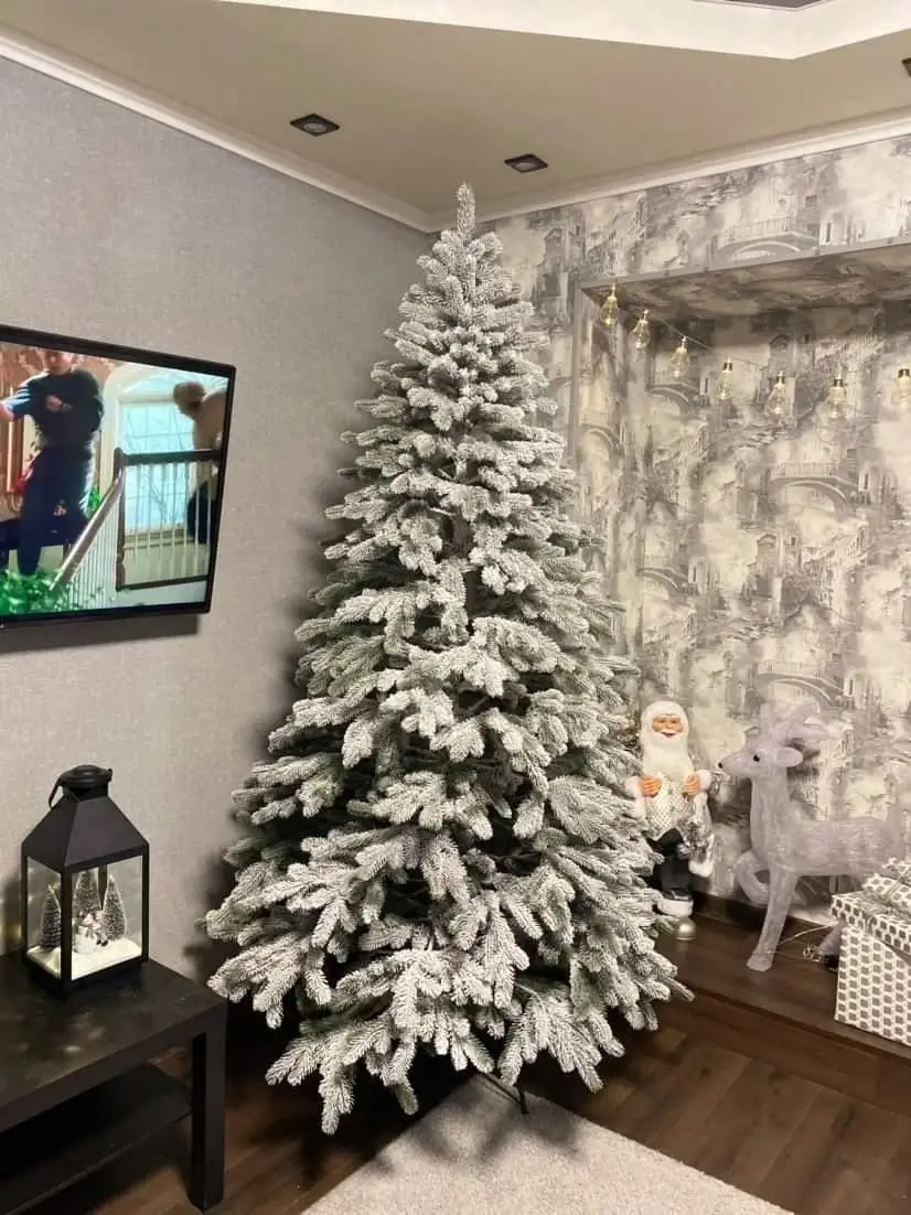 Ялинка лита елітна засніжена Хатинка з металевою розбірною підставкою 1,80 м Білий (Засн.Е-180) - фото 5 Ялинка лита елітна засніжена Хатинка з металевою розбірною підставкою 1,80 м Білий (Засн.Е-180) - фото 5