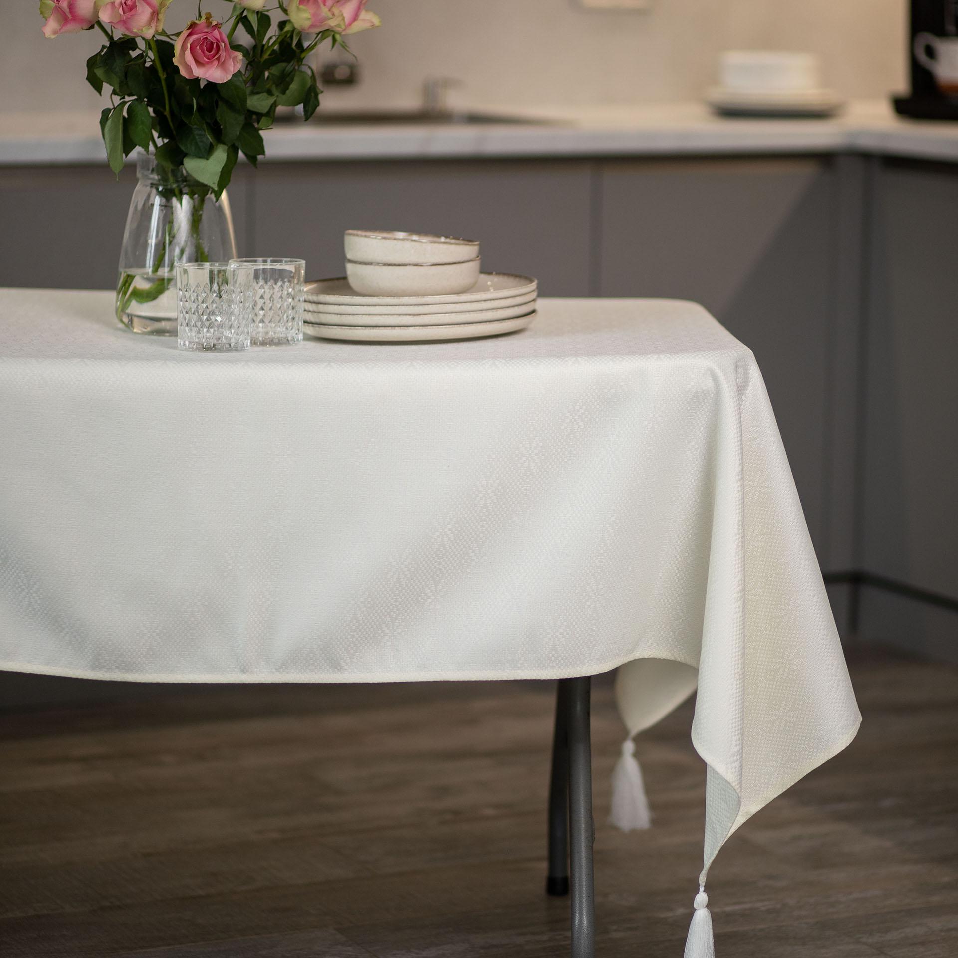 Скатерть Едельвіка Айвенго 2,40x1,40 м Молочный (369-23/00milk) - фото 1 Скатерть Едельвіка Айвенго 2,40x1,40 м Молочный (369-23/00milk) - фото 1