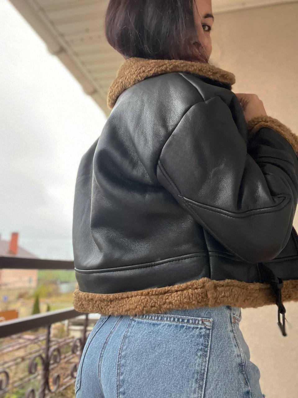 Дубленка женская Aftf Basic 2437 короткая авиатор на молнии с коричневым мехом экокожа M Черный (3127) - фото 8