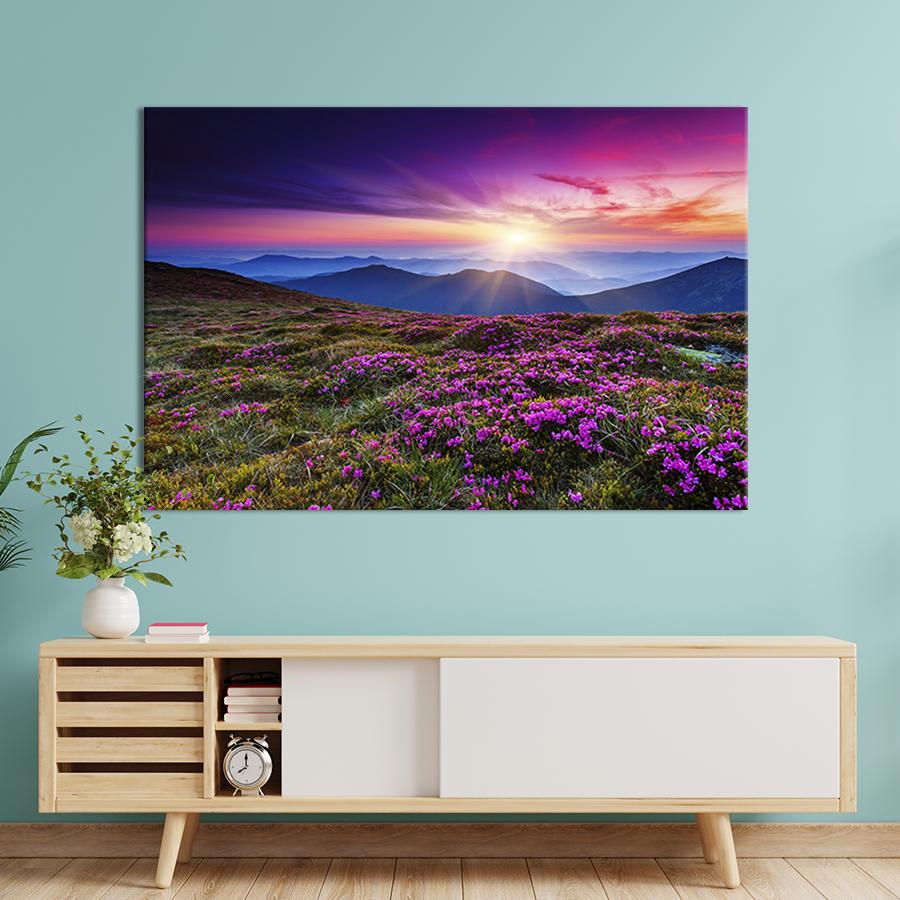 Картина на холсте Цветущая лужайка 51x34 см (570-1)