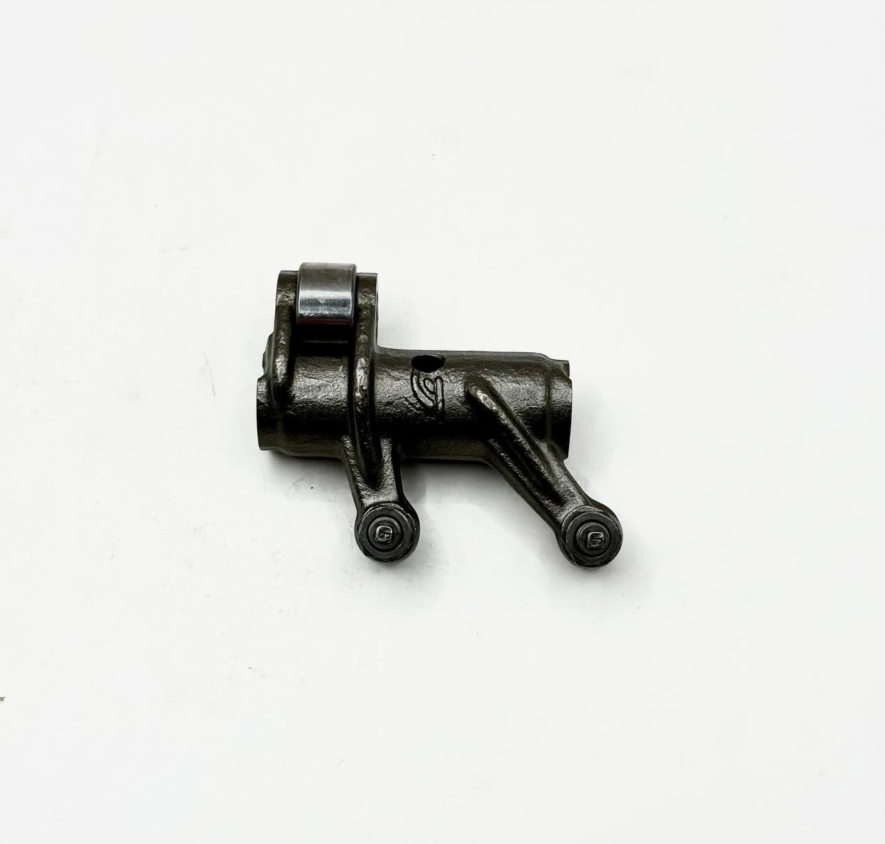 Рокер выпускных клапанов CF moto X8 0800-022600-20000 (LO37) Рокер выпускных клапанов CF moto X8 0800-022600-20000 (LO37)