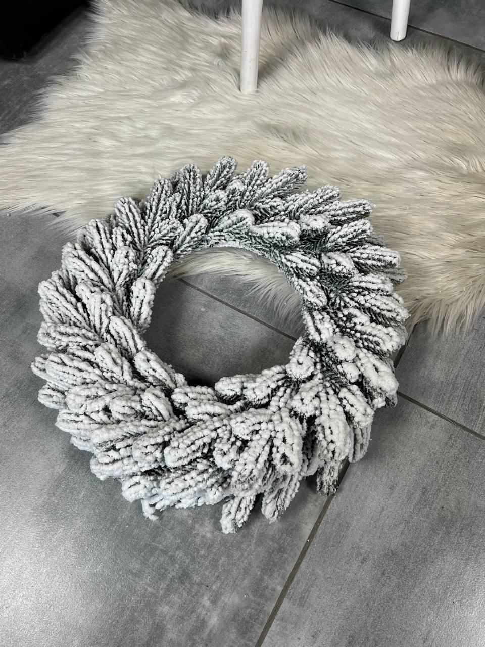 Новорічний засніжений вінок Роял зі штучної хвої 40 см Зелений (YA678609) - фото 6 Новорічний засніжений вінок Роял зі штучної хвої 40 см Зелений (YA678609) - фото 6