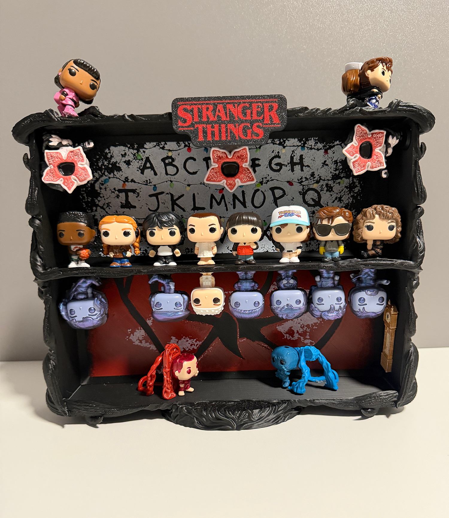 Подставка для фигурок Stranger Things Kinder joy