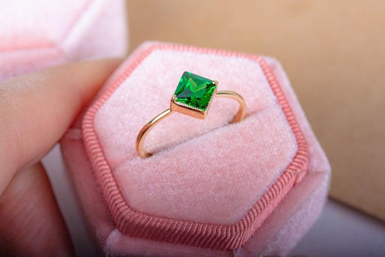 Каблучка з червоного золота із зеленим фіанітом р. 18,5 (2248229690)