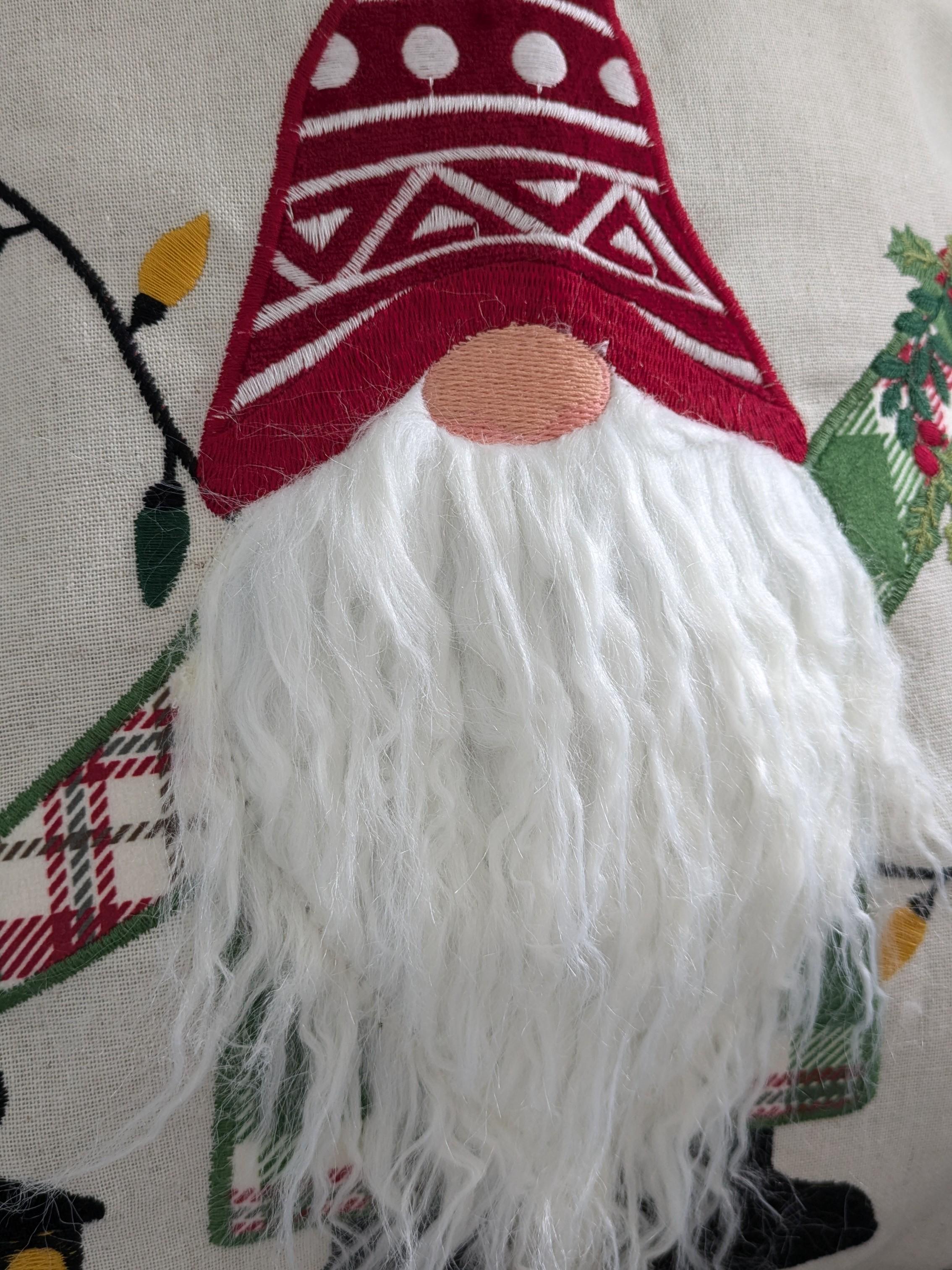 Наволочка новогодняя Гномик с выбитым рисунком 45х45 см (29506082) - фото 3 Наволочка новогодняя Гномик с выбитым рисунком 45х45 см (29506082) - фото 3