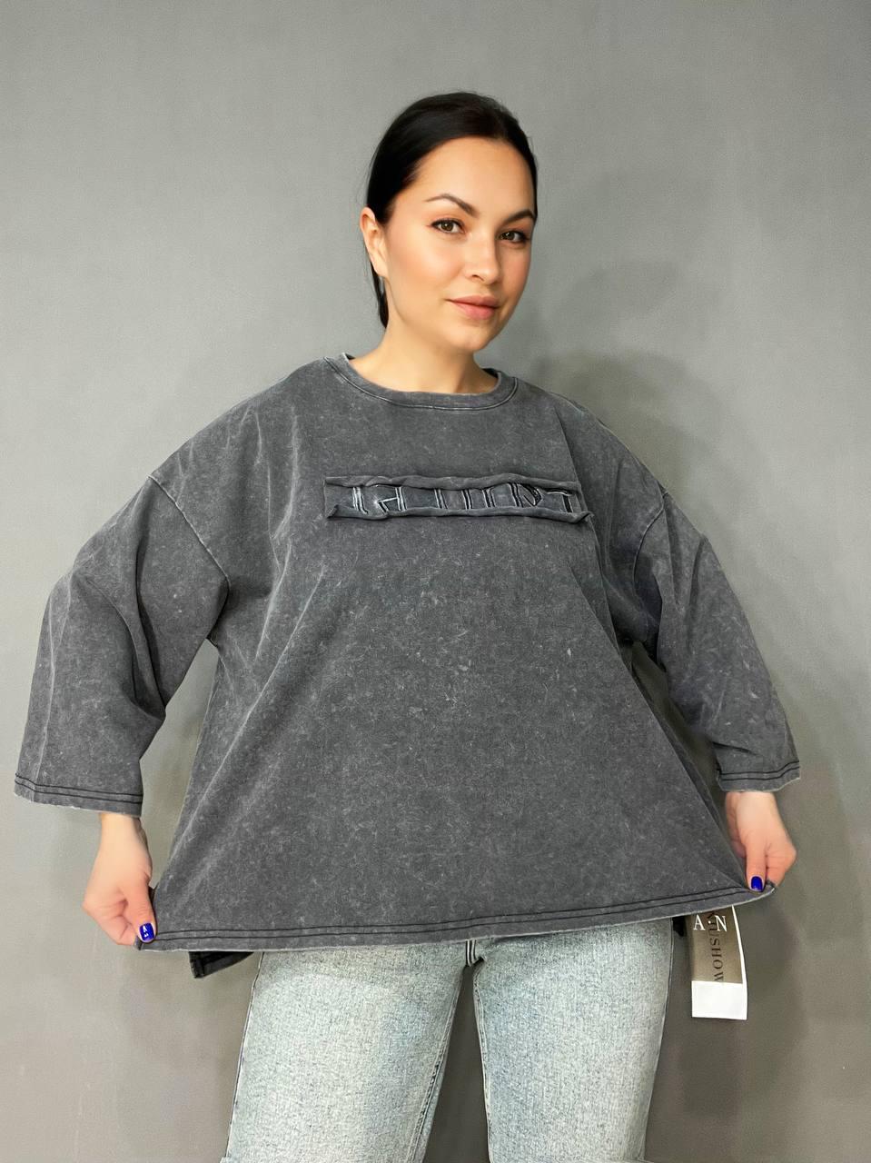 Футболка жіноча A-N 26029 широка варена тай дай довгий рукав 3\4 з вишивкою попереду OS Сірий (4015) - фото 5 Футболка жіноча A-N 26029 широка варена тай дай довгий рукав 3\4 з вишивкою попереду OS Сірий (4015) - фото 5
